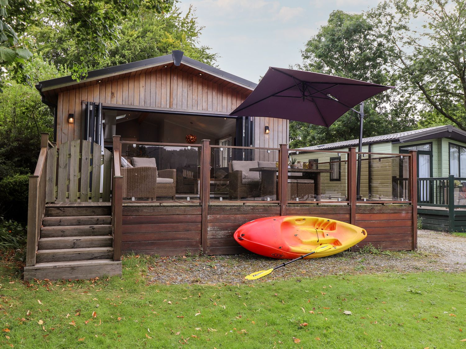 Loubi’s Lakeside Lodge, BownessOnWindermere Holiday Cottage Bird Spot