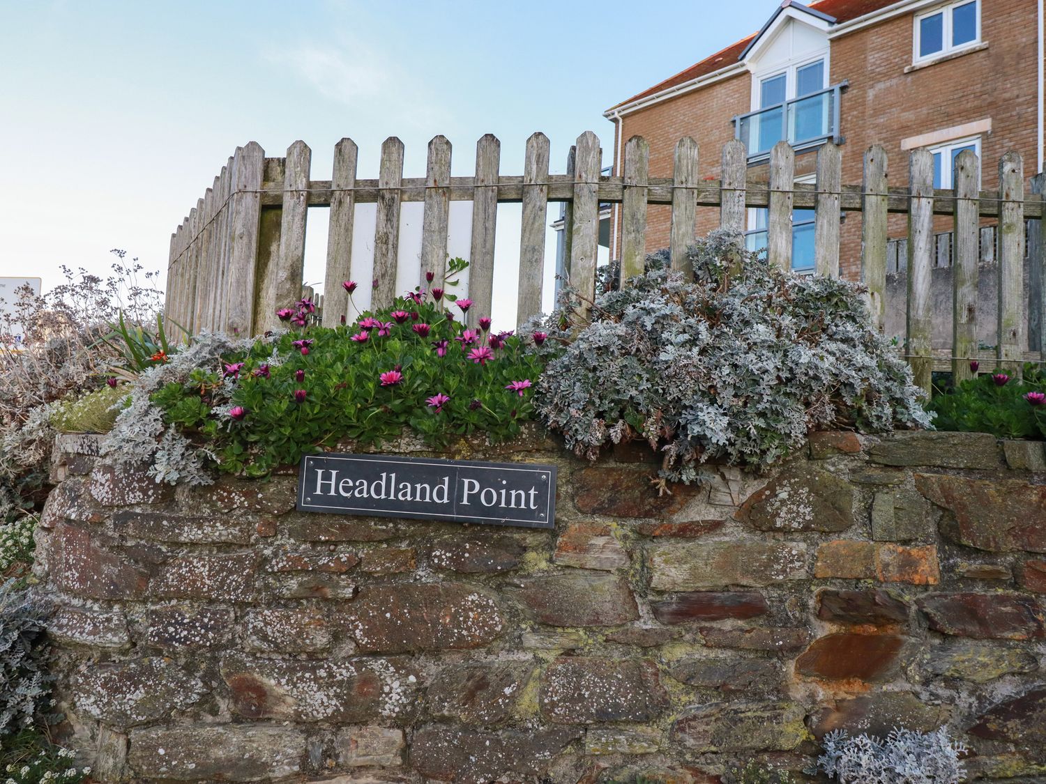 9 Headland Point                     photo 2