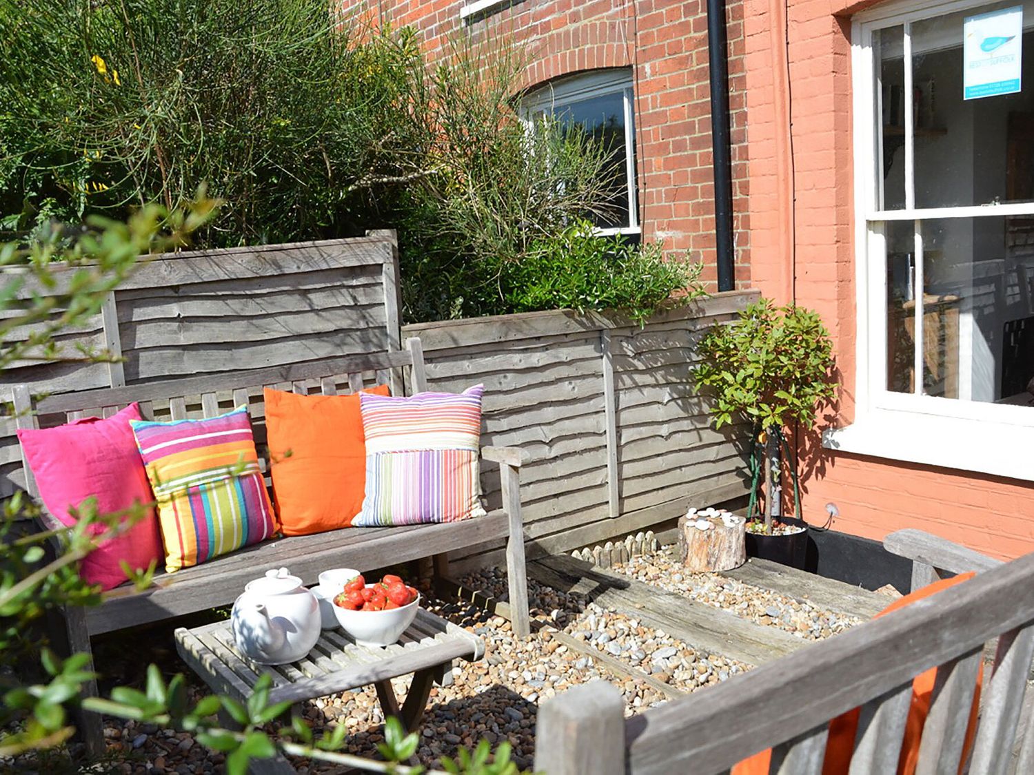6 Coastguard Cottages, Aldeburgh                     photo 26