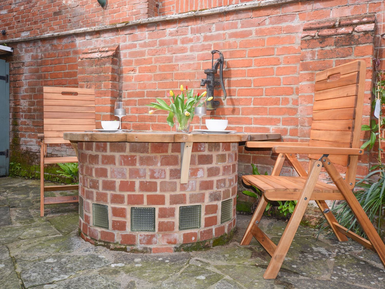 Chapel Cottage, Newbourne                     photo 28