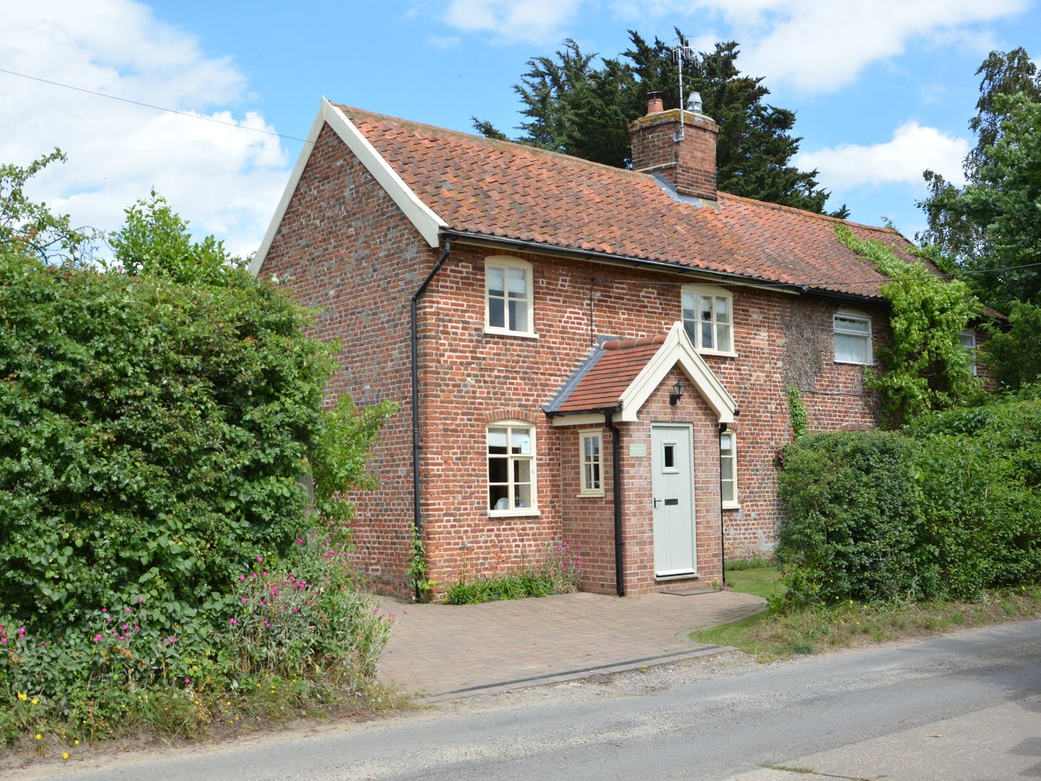 Shoemakers Cottage, Friston - Suffolk & Essex - 1117150 - photo 1