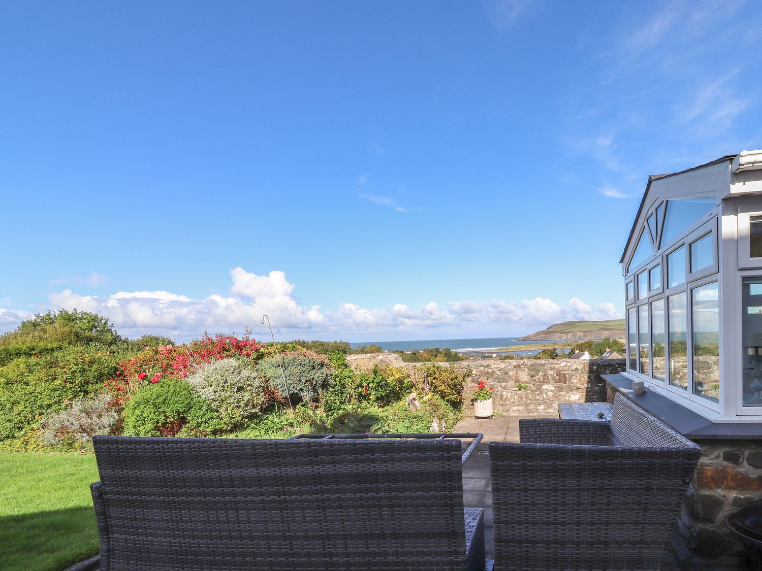 Sea view house for 10 in Newport