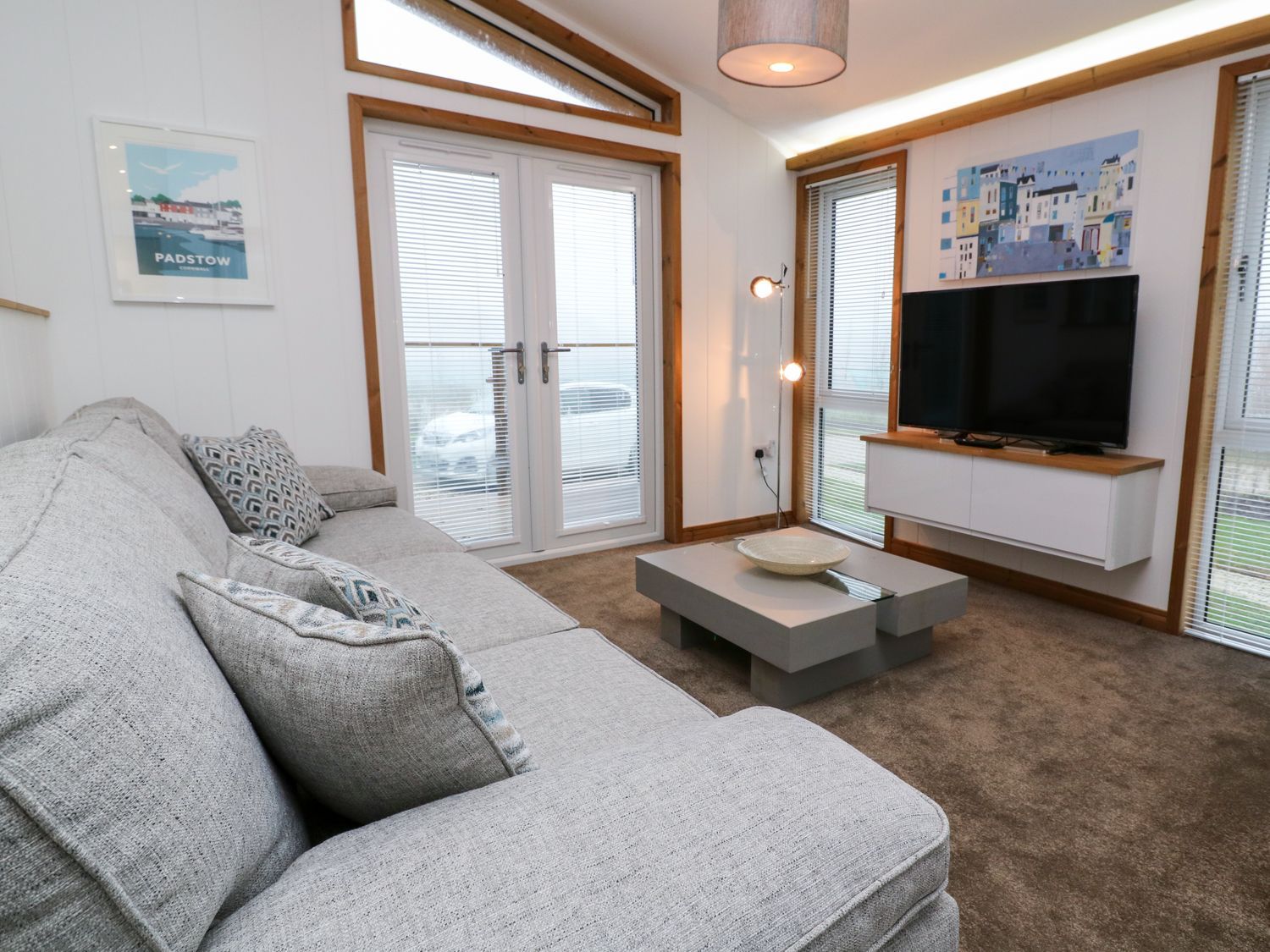 Sitting area in 3 Southern Place Lodge Southern Halt Holiday Lodges Dobwalls - 3 Southern Place Lodge ( Ref 1121175 ) sleeps 2 guests - Liskeard Holiday Park in Cornwall England