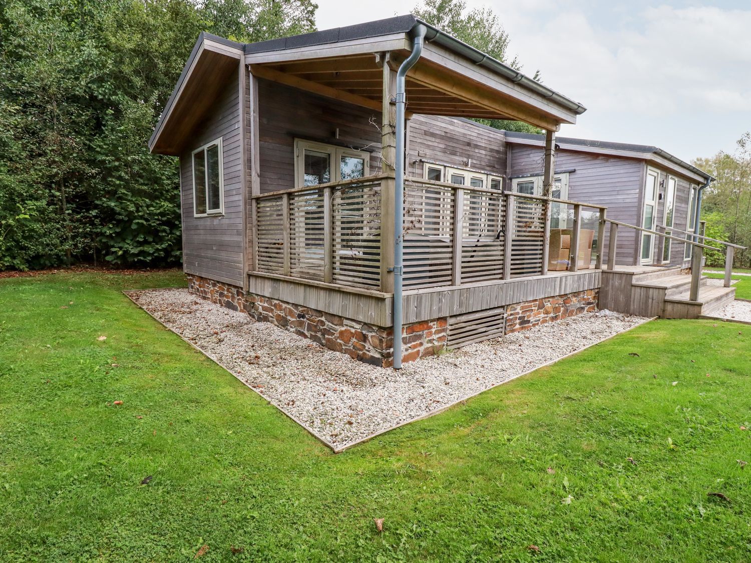 Book 3 Southern Place Lodge ( Ref 1121175 ) Self Catering Holiday Lodge Accommodation at Southern Halt near Liskeard Cornwall England