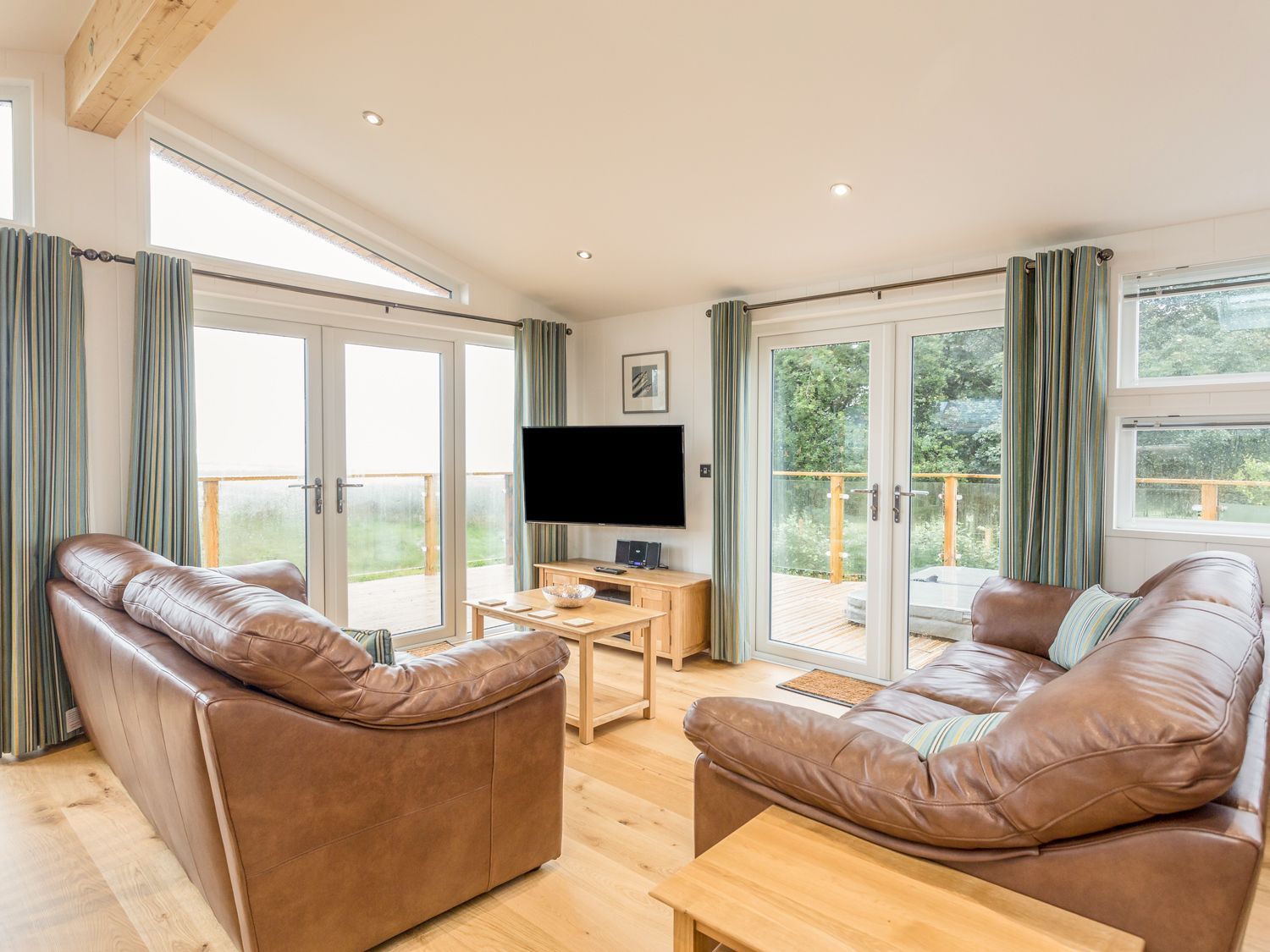 15 Faraway Fields Lodge sitting area Southern Halt Holiday Lodges Dobwalls - 15 Faraway Fields Lodge ( Ref 1121191 ) sleeps 6 guests - Liskeard Holiday Park in Cornwall England