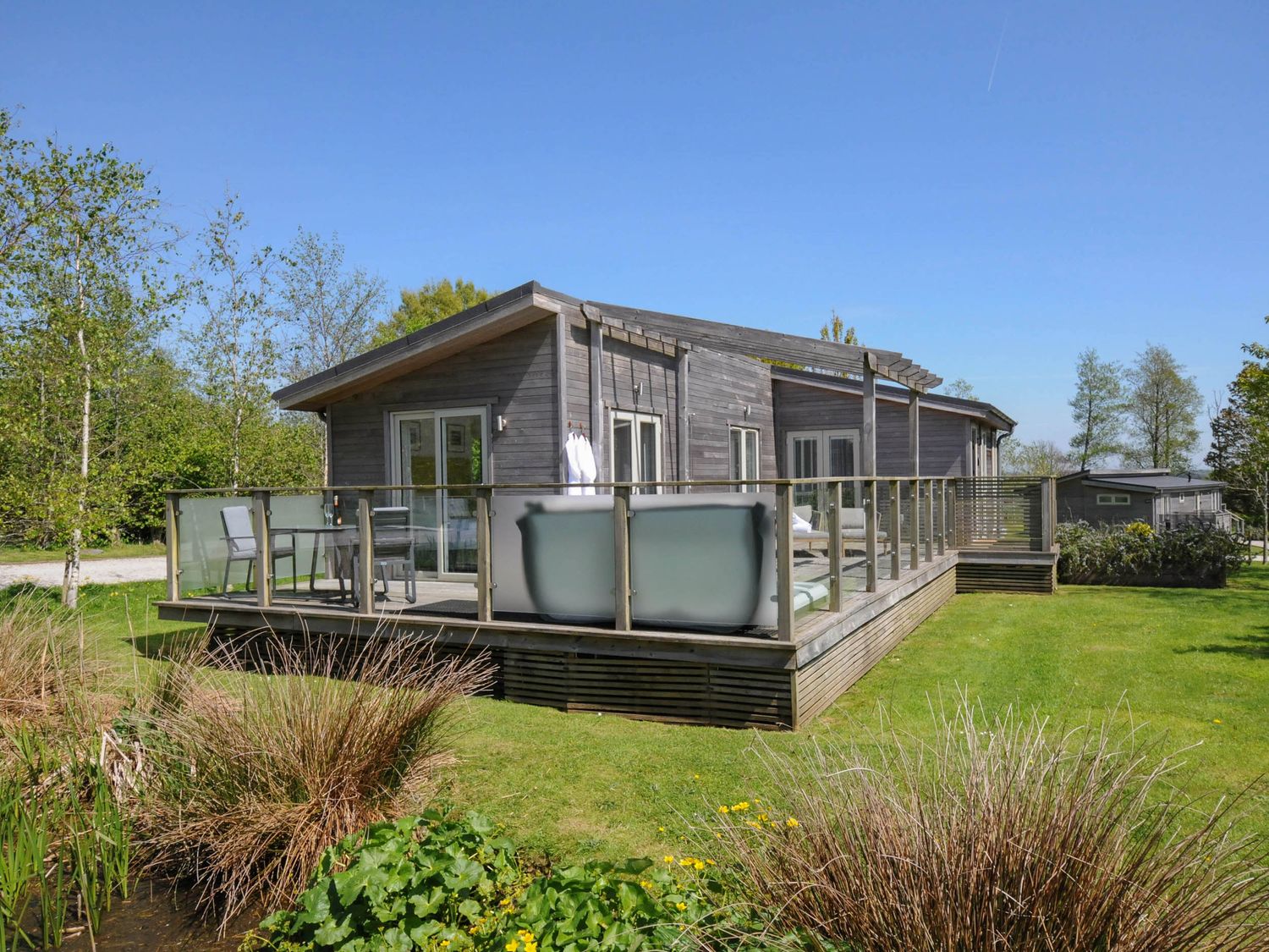 11 Meadow Retreat                     photo 2