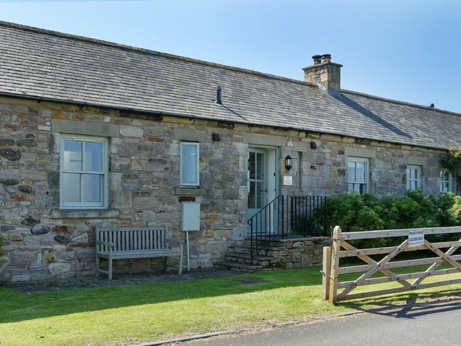 Courtyard Cottage, Embleton | Holiday Cottage | Bird Spot