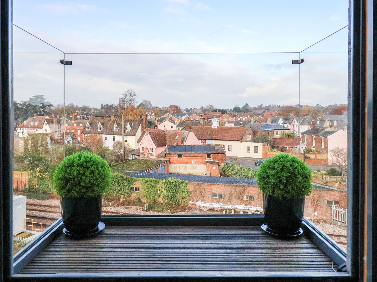 Woodbridge Penthouse                     photo 2