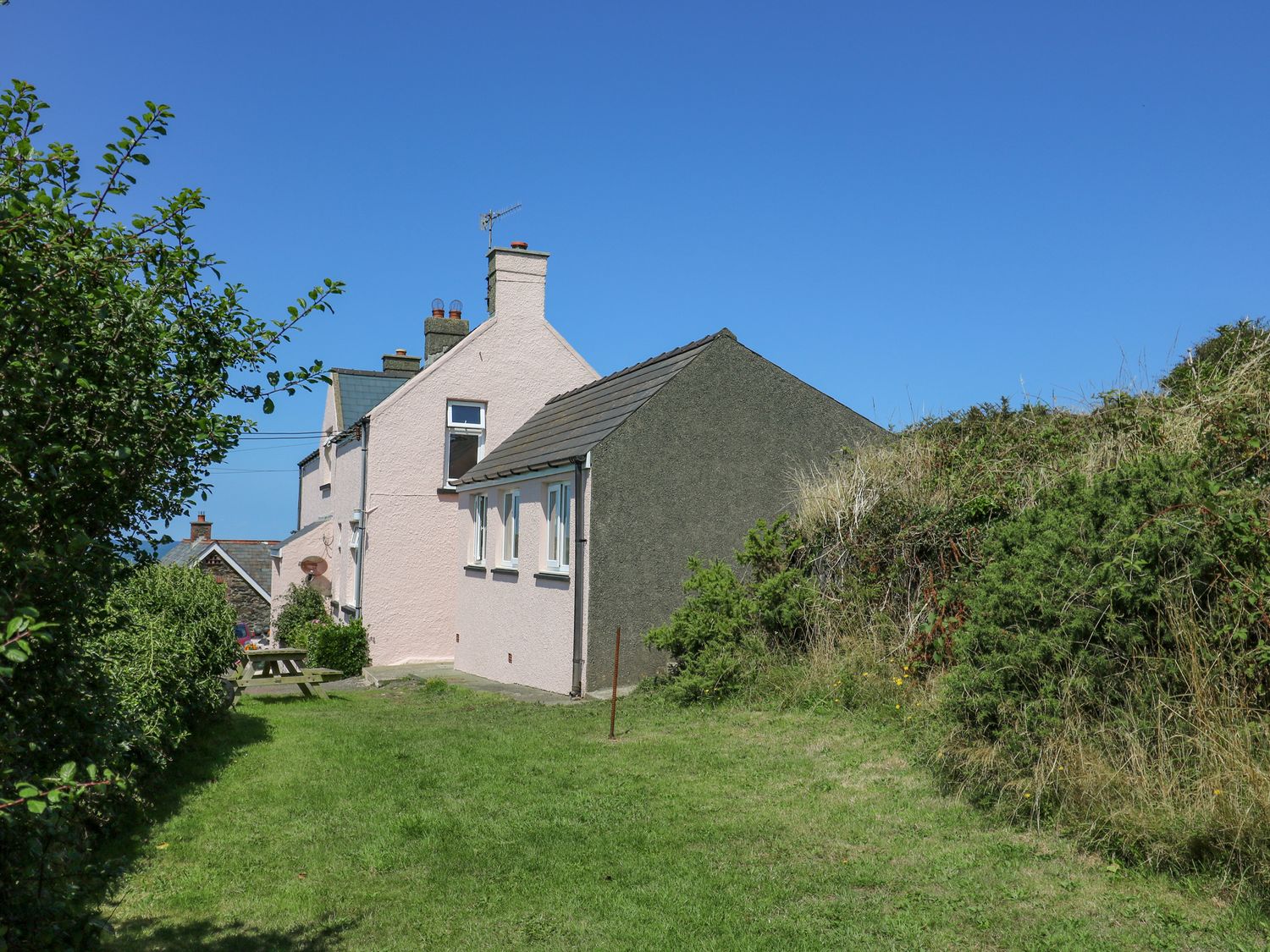 2 Sunny Hill                     photo 2