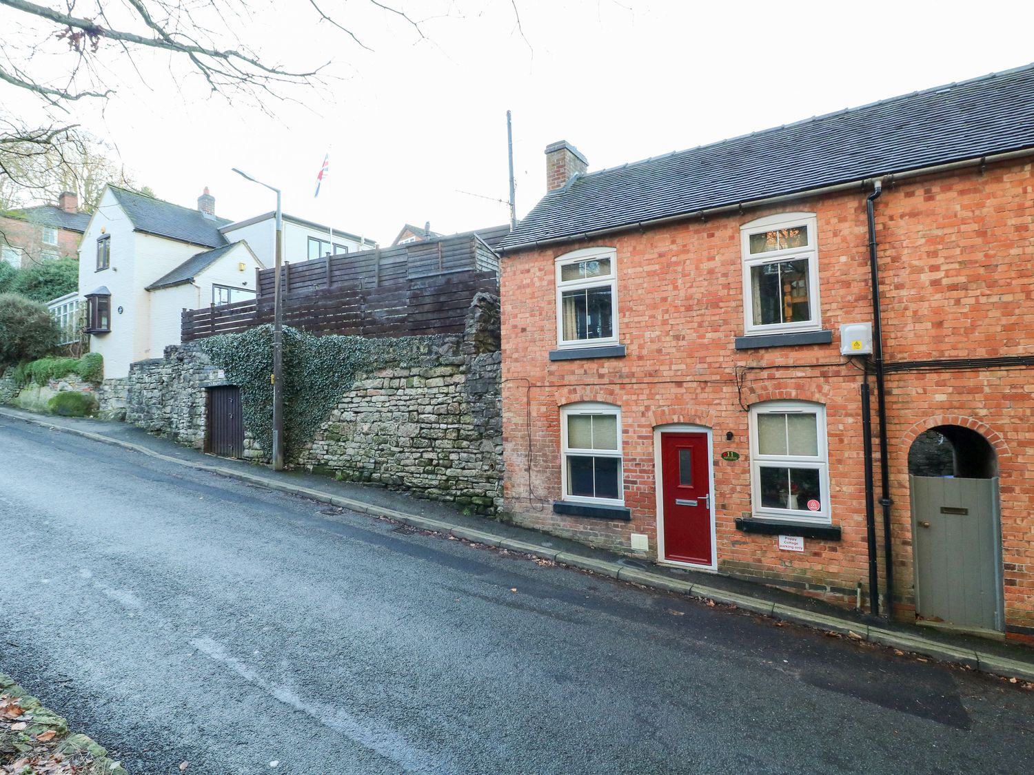 Poppy Cottage, Ashbourne Holiday Cottage Bird Spot