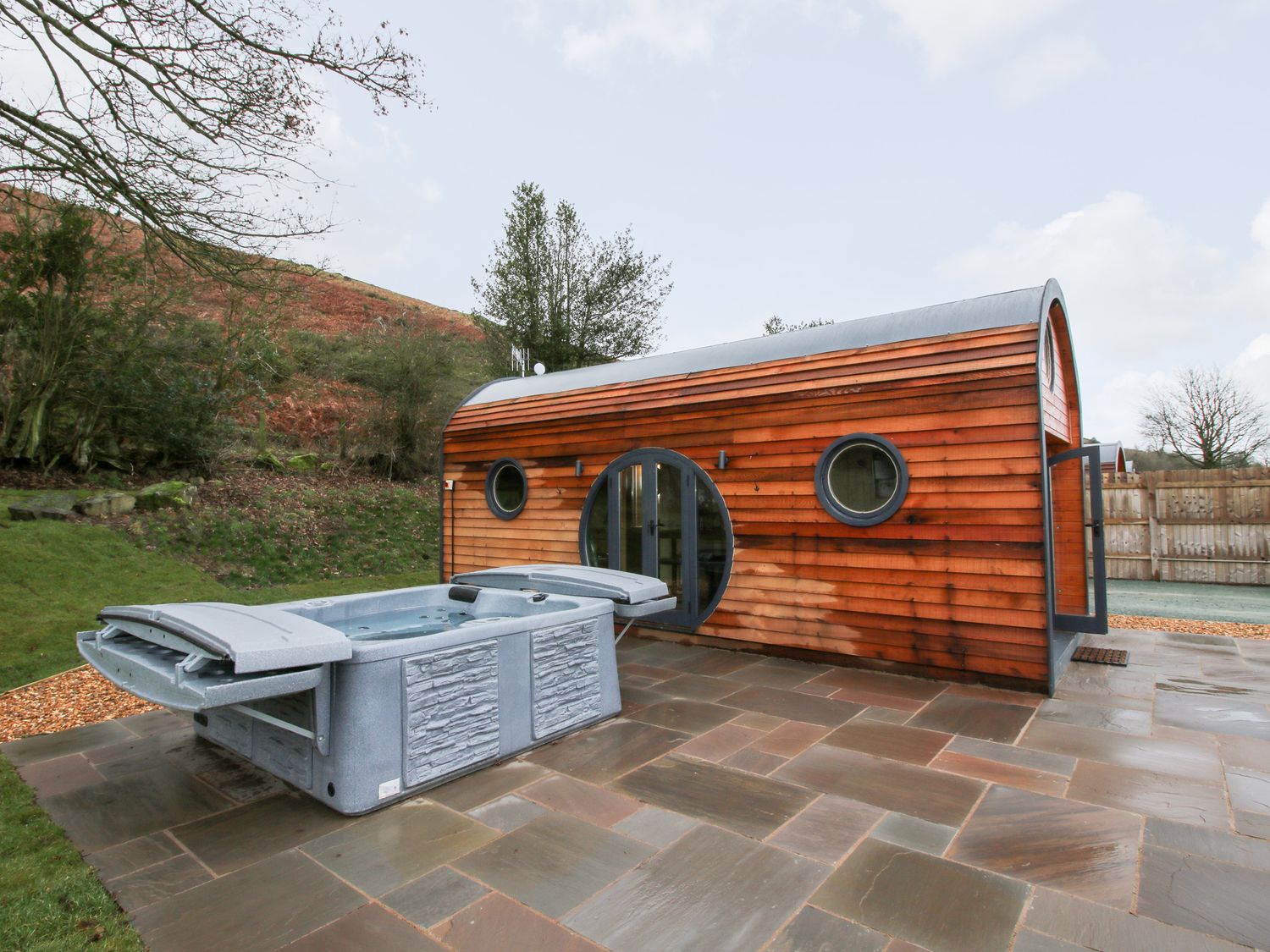 Callow Pod                     photo 23