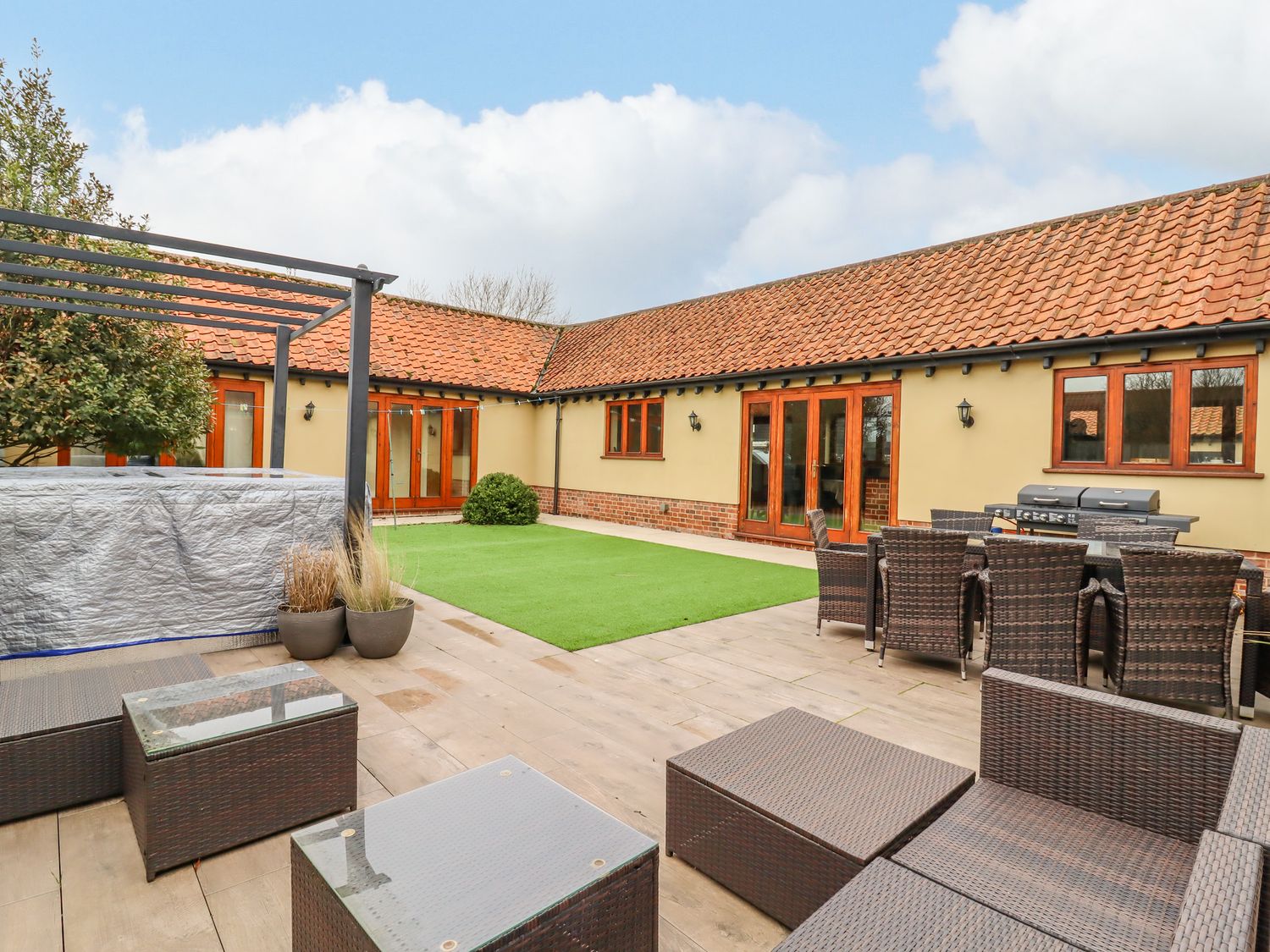 The Stables at Hall Barn, WalshamLeWillows Holiday Cottage Bird Spot