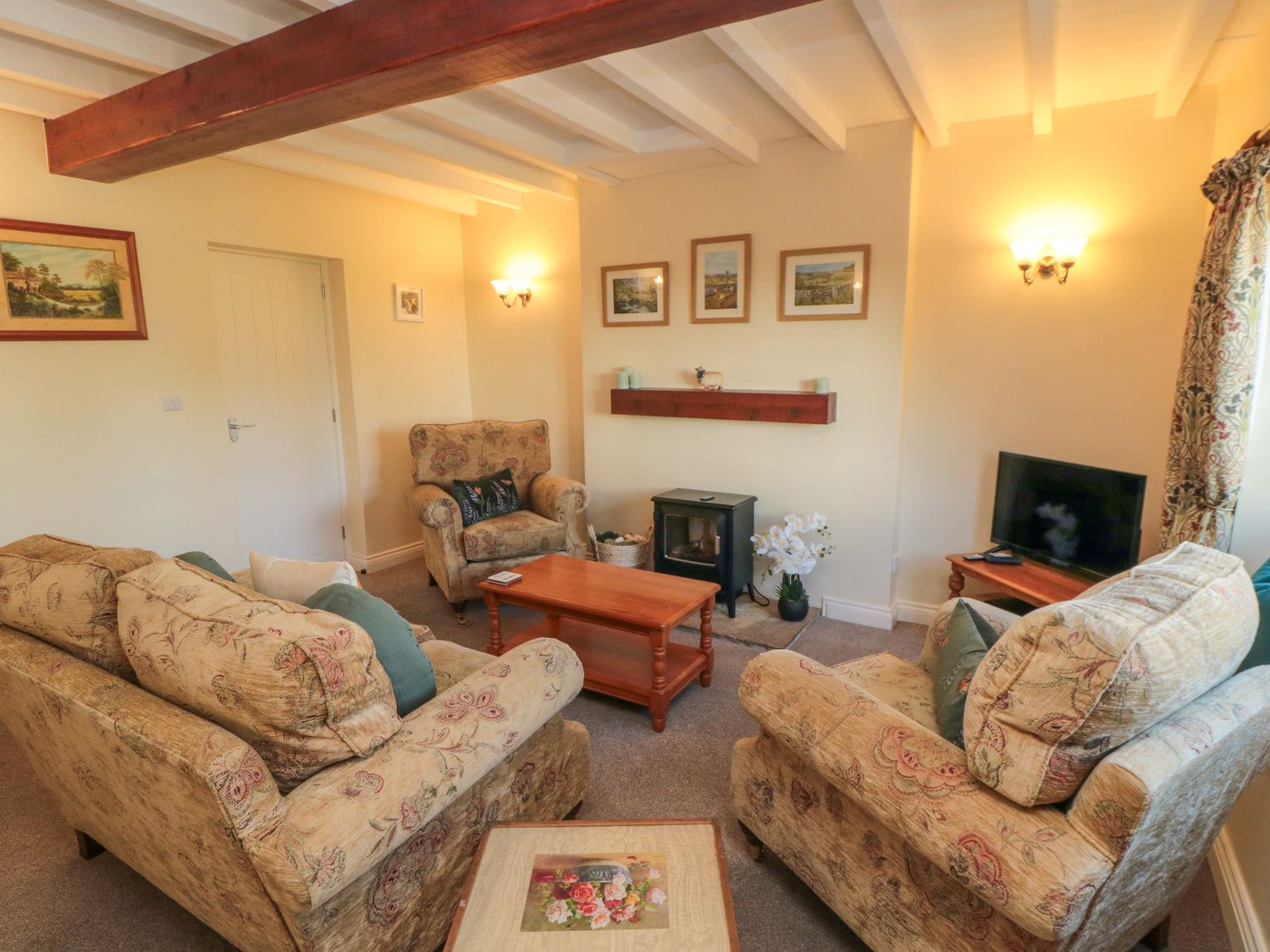 Lilac Cottage ( Ref 1126412 ) Wombleton Accommodation near Helmsley North Yorkshire