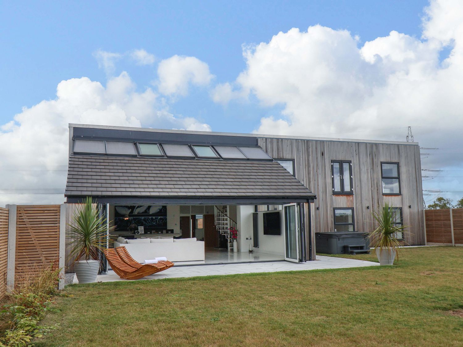 A house with a deck chair and plants in outdoor space at Mill Cottage in Walkington