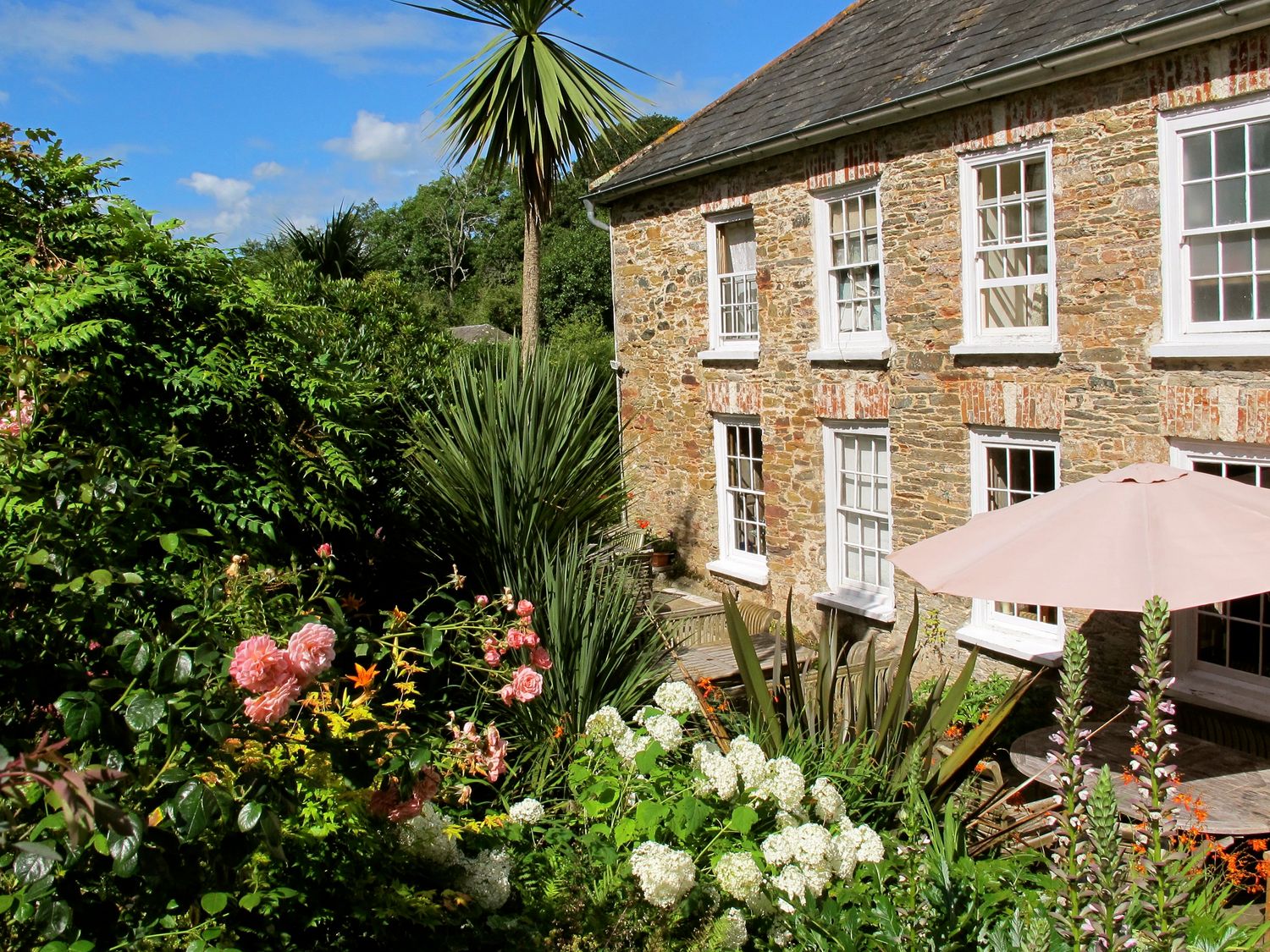 Manor Farmhouse                     photo 2