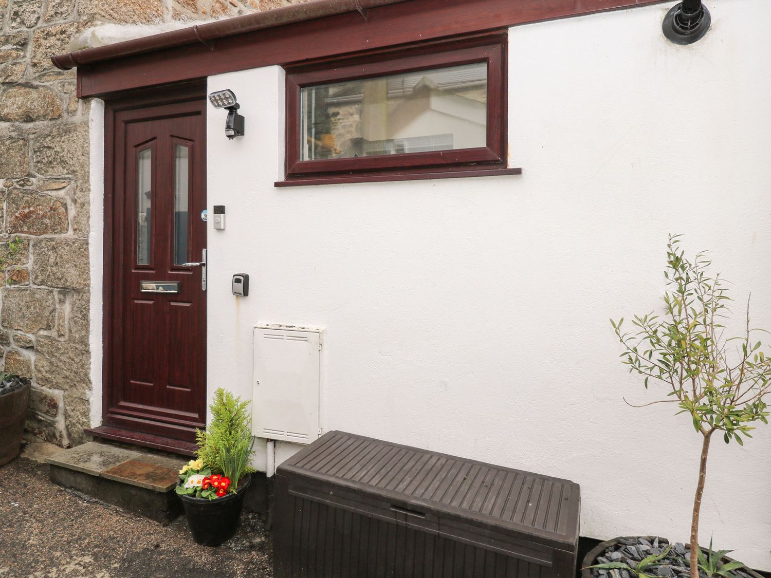 Hidden Door, Penzance Holiday Cottage Bird Spot