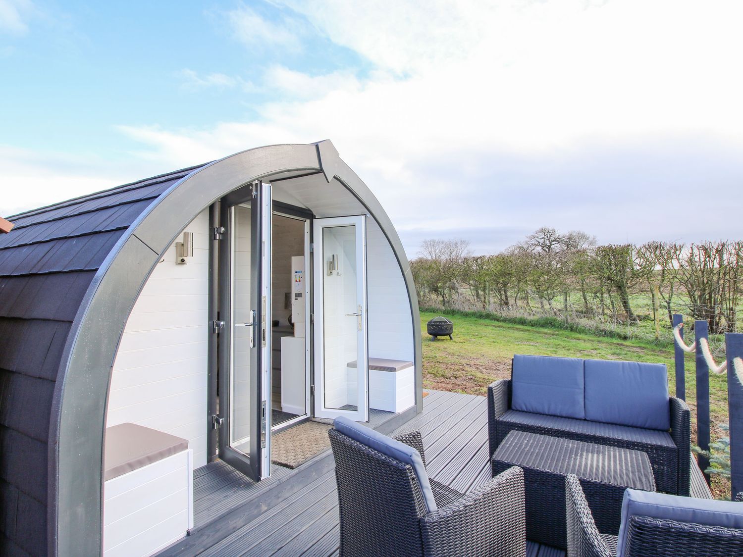 Cherry Pod 2, Meole Brace Holiday Cottage Bird Spot