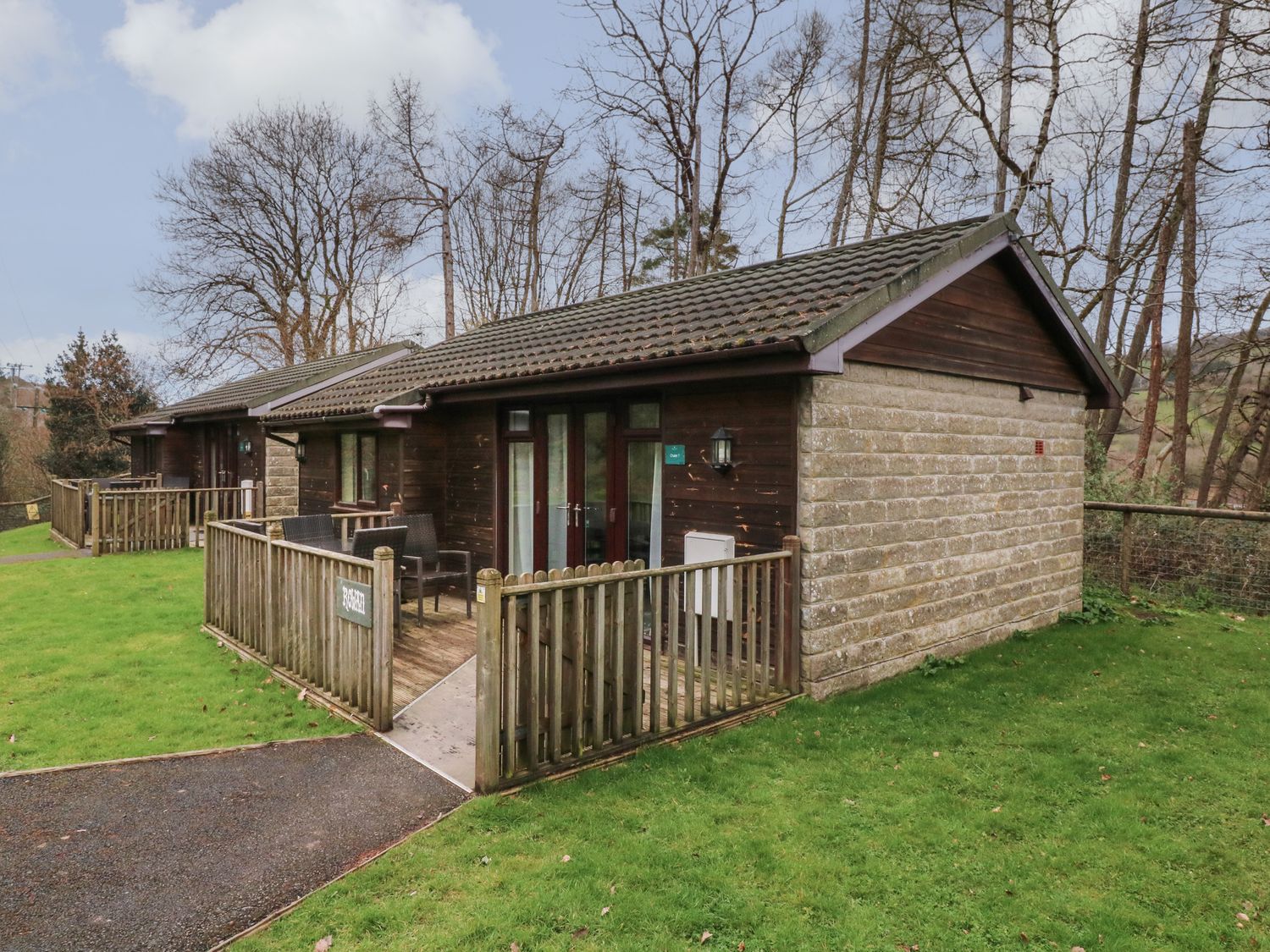 Chalet Log Cabin L7 | Combe Martin | Clorridge Hill | Devon | Self ...