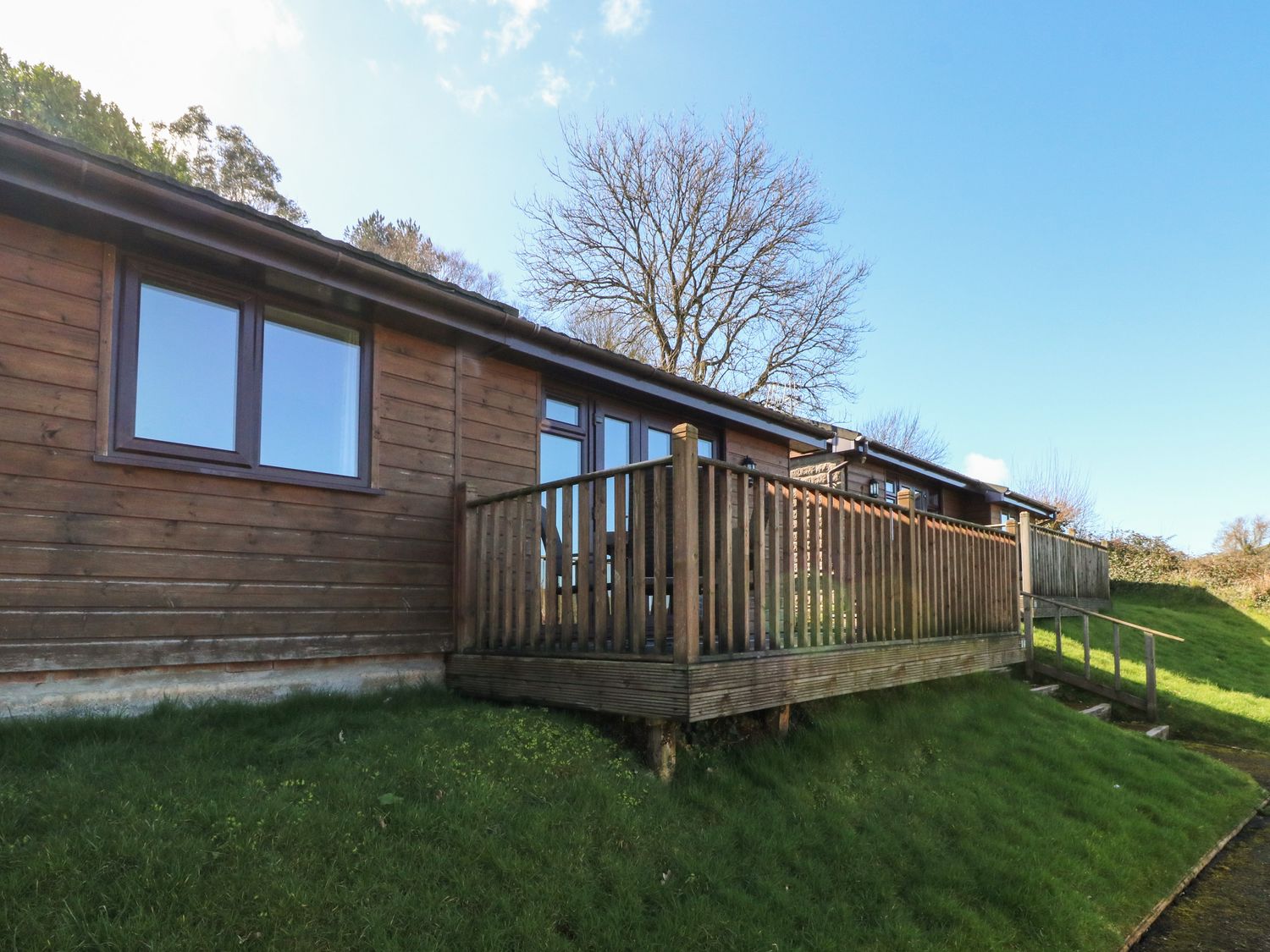 Chalet Log Cabin L14 | Combe Martin | Clorridge Hill | Devon | Self ...