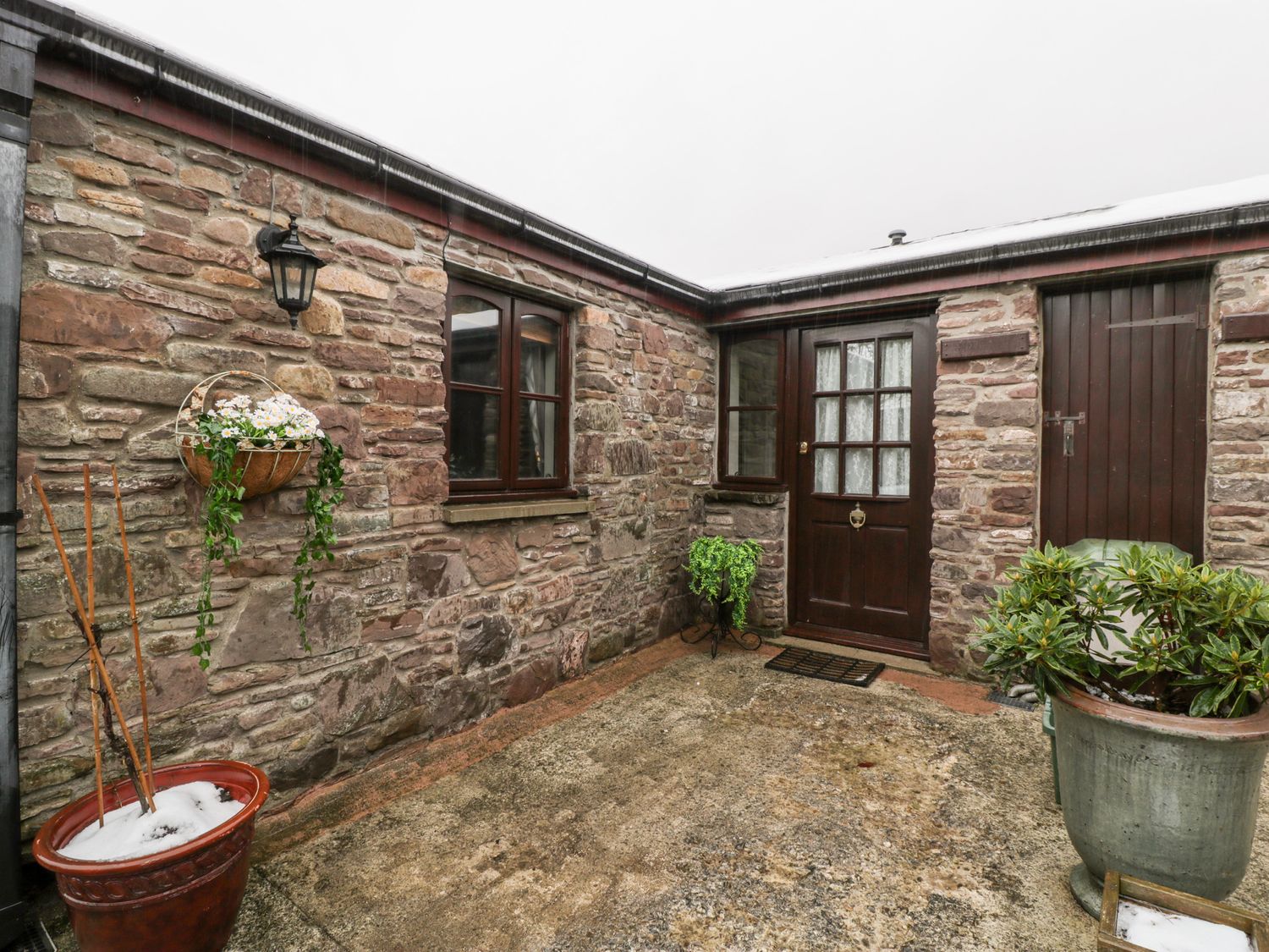 Brook Cottage Abergavenny Llanwenarth Breast Self Catering