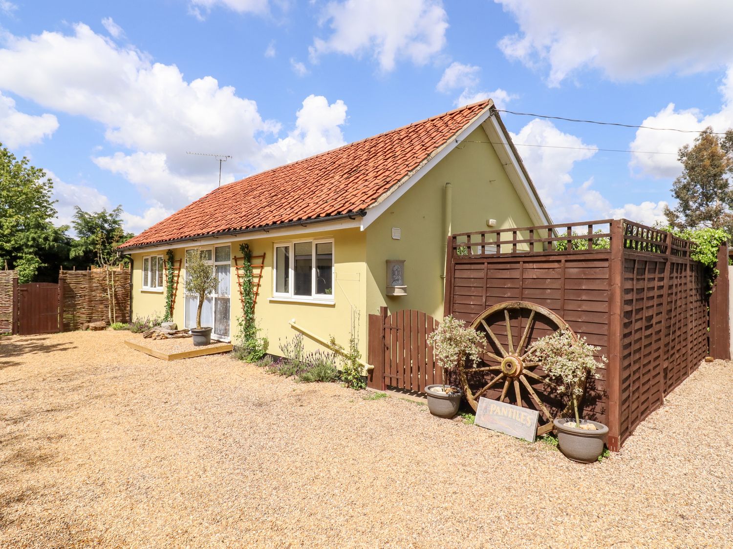 Pantiles Woodbridge Eyke East Anglia Self Catering Holiday Cottage