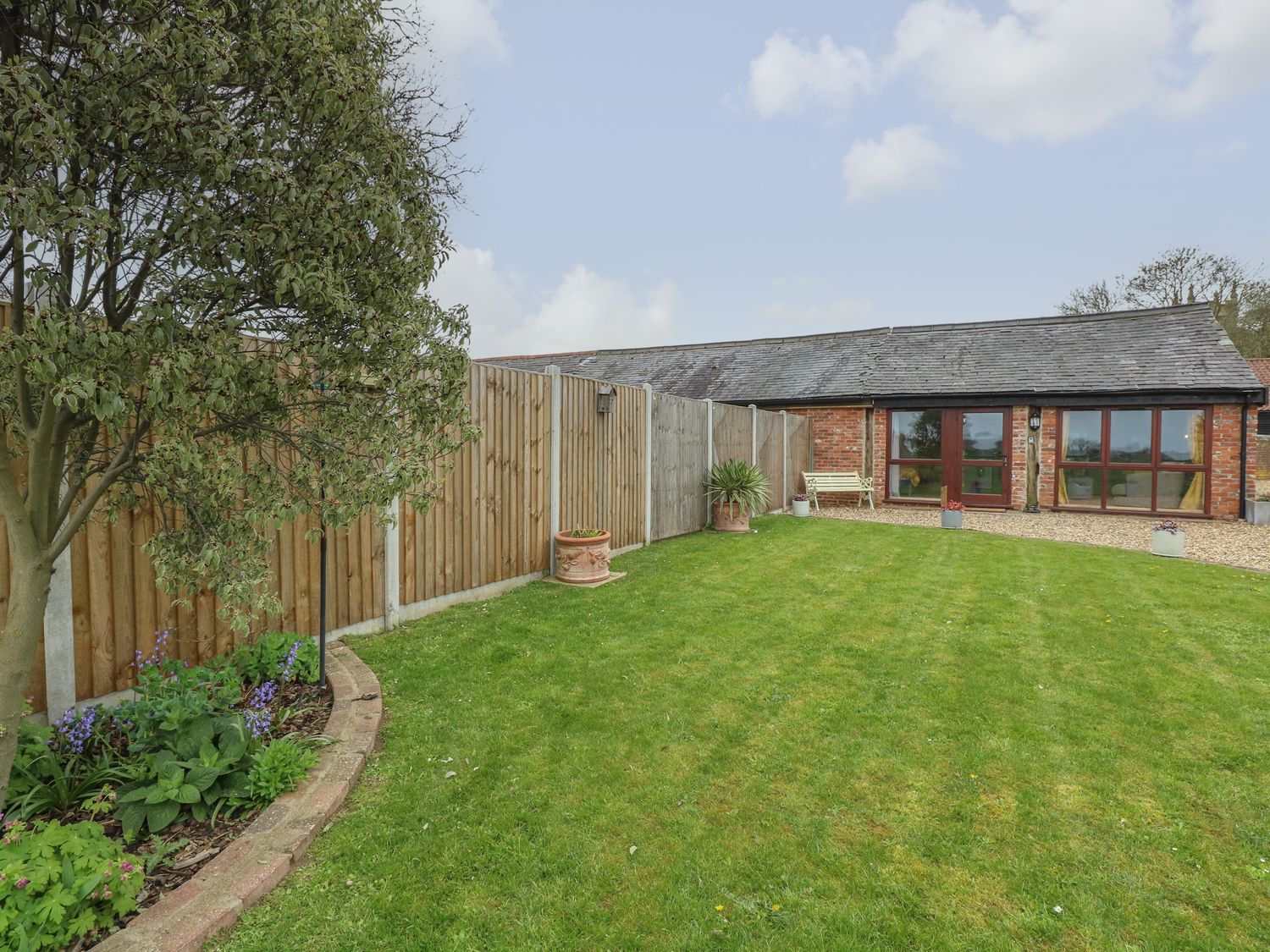 Bee Happy Barn Acle Beighton East Anglia Self Catering Holiday