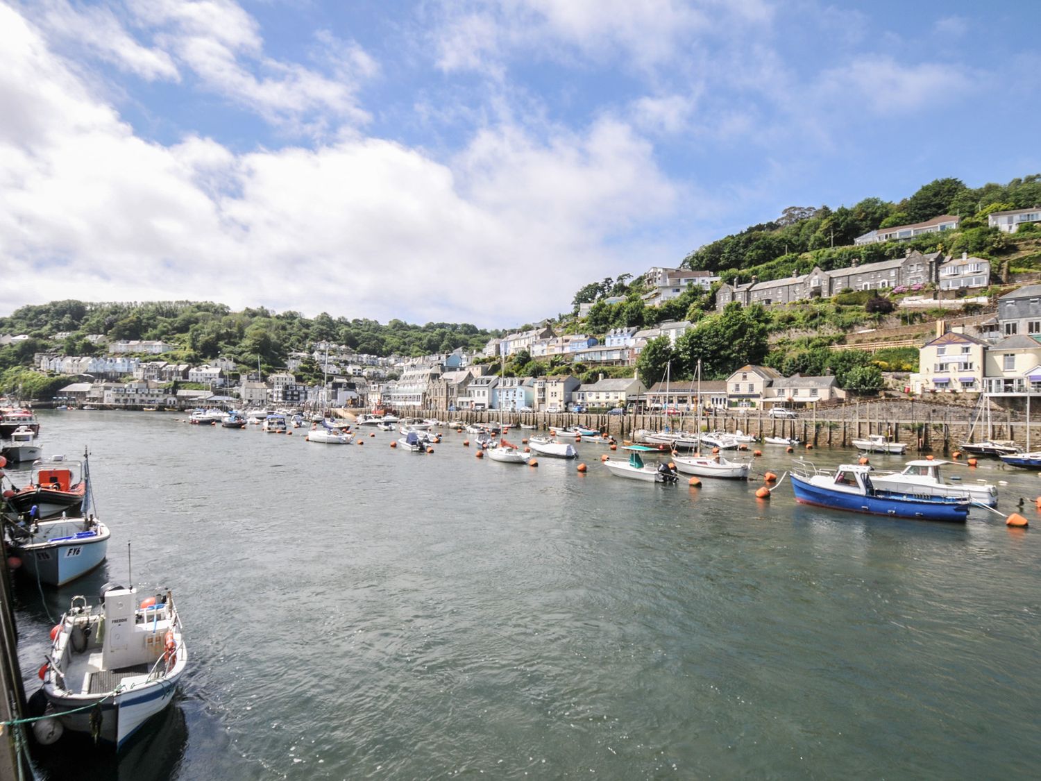 A harbor with boats and houses along the shore at 3 River View in Looe