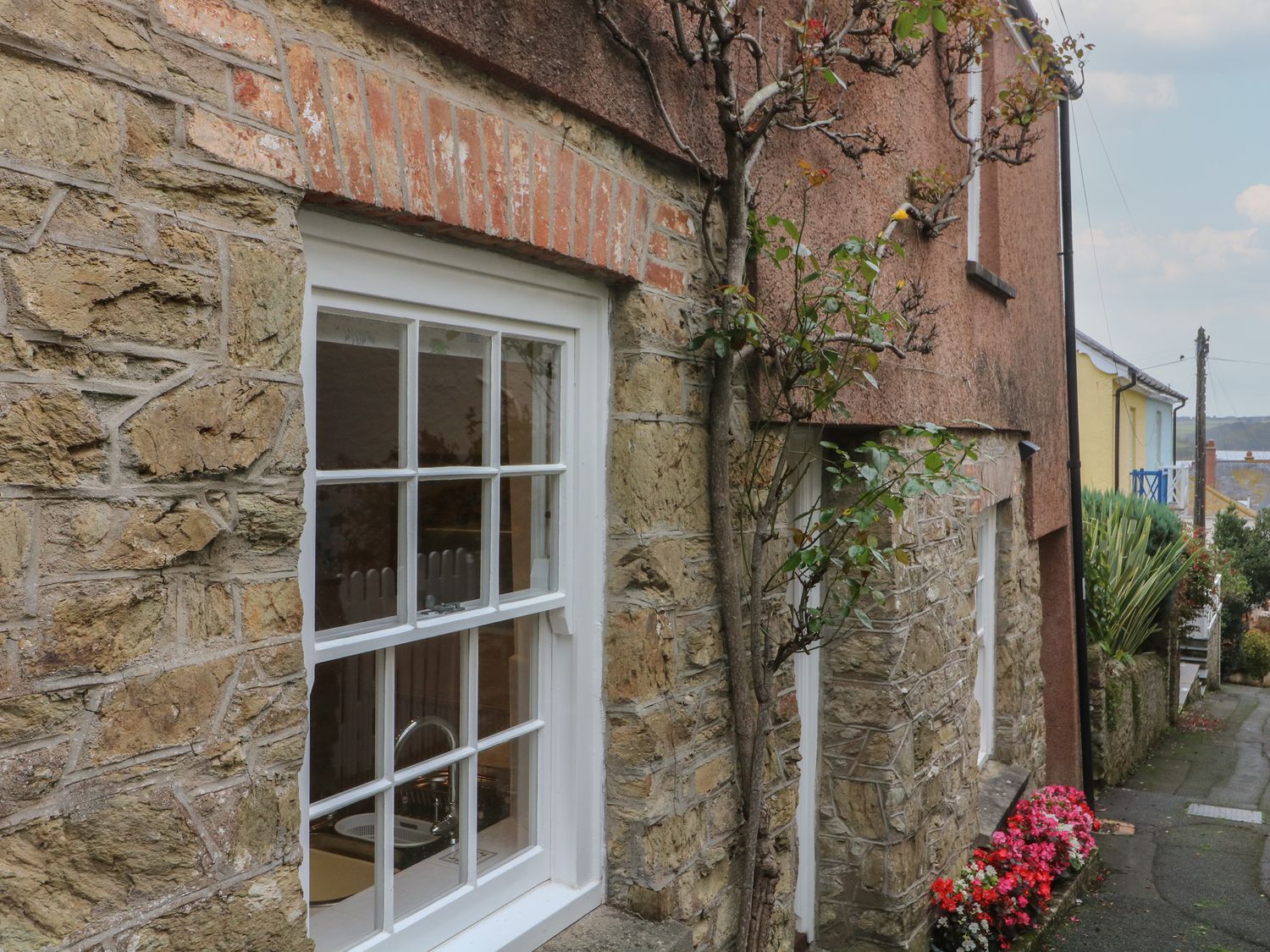 18 Robinsons Row                     photo 2