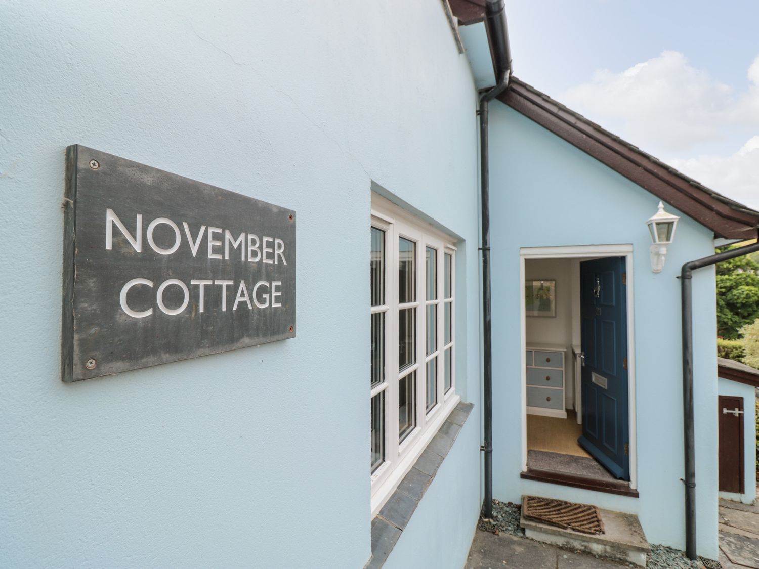 November Cottage                     photo 2
