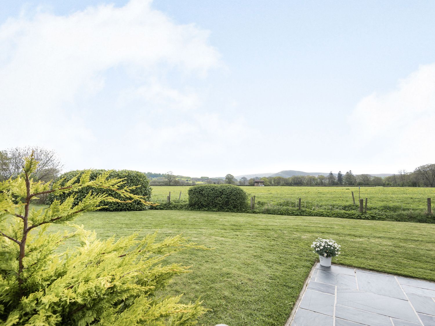 2 Siluria Cottage                     photo 3