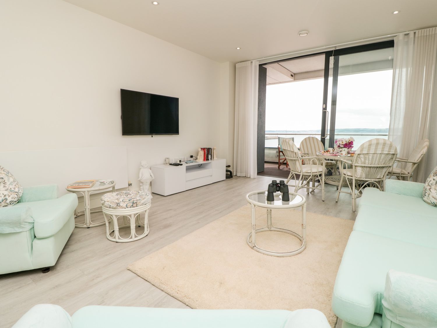 Apartment 20 Summer Place                     photo 2