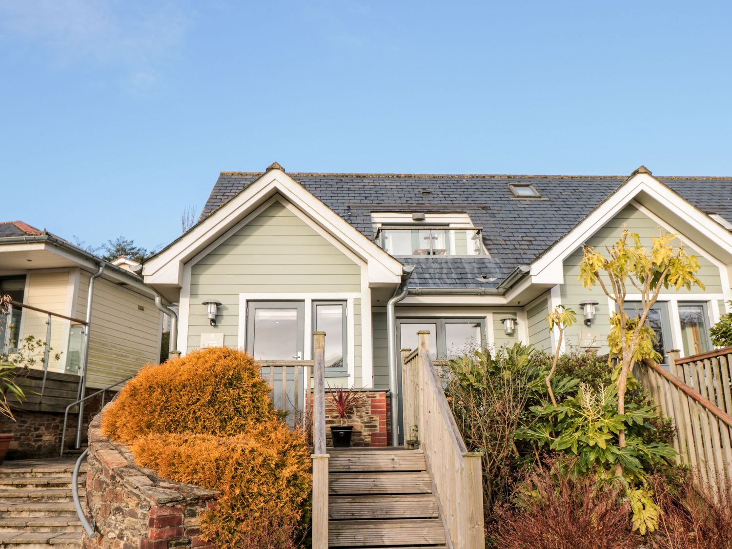 1 Court Cottage, Hillfield Village                     photo 2
