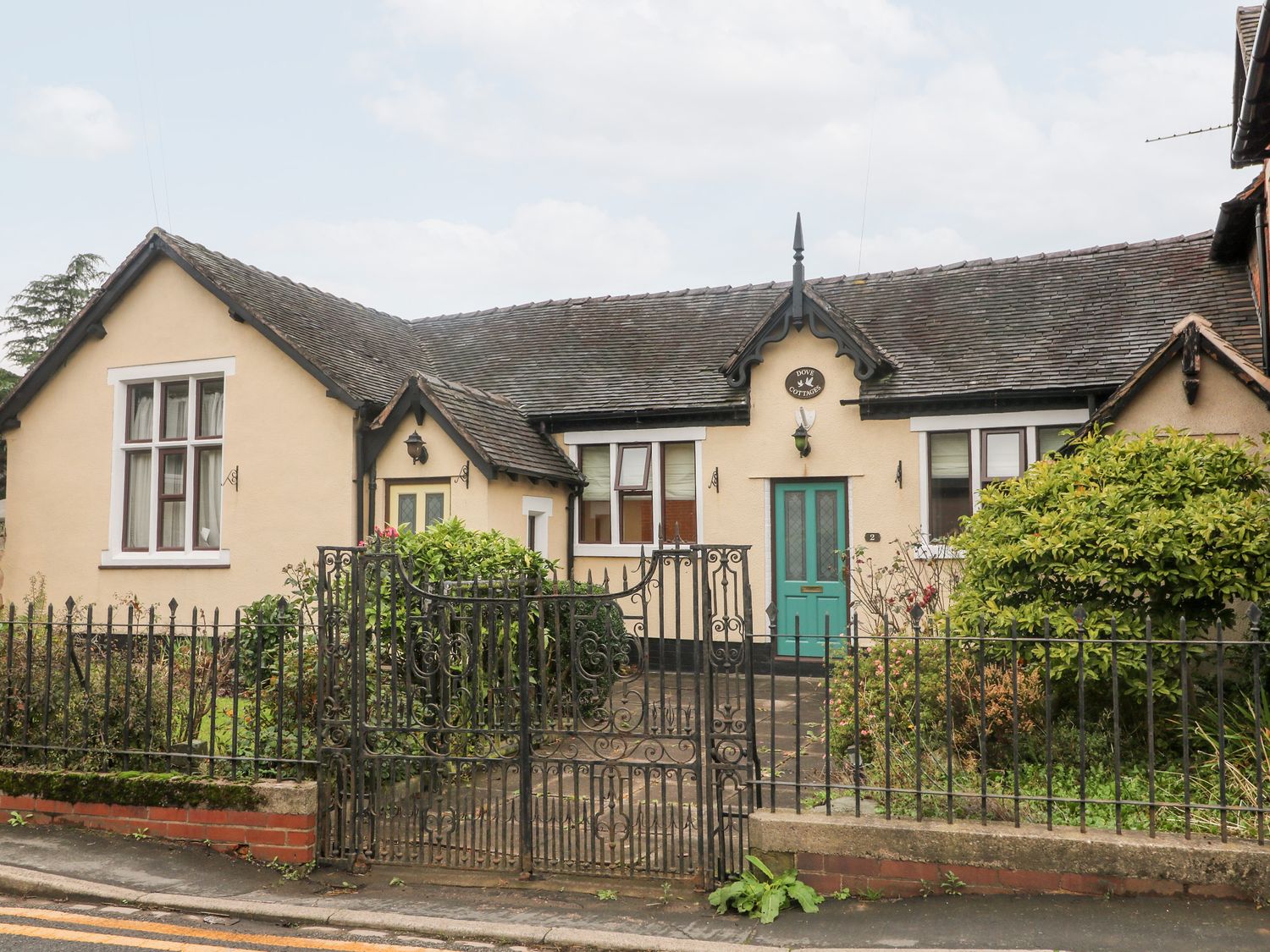 2 Dove Cottage | Rocester | Self Catering Holiday Cottage