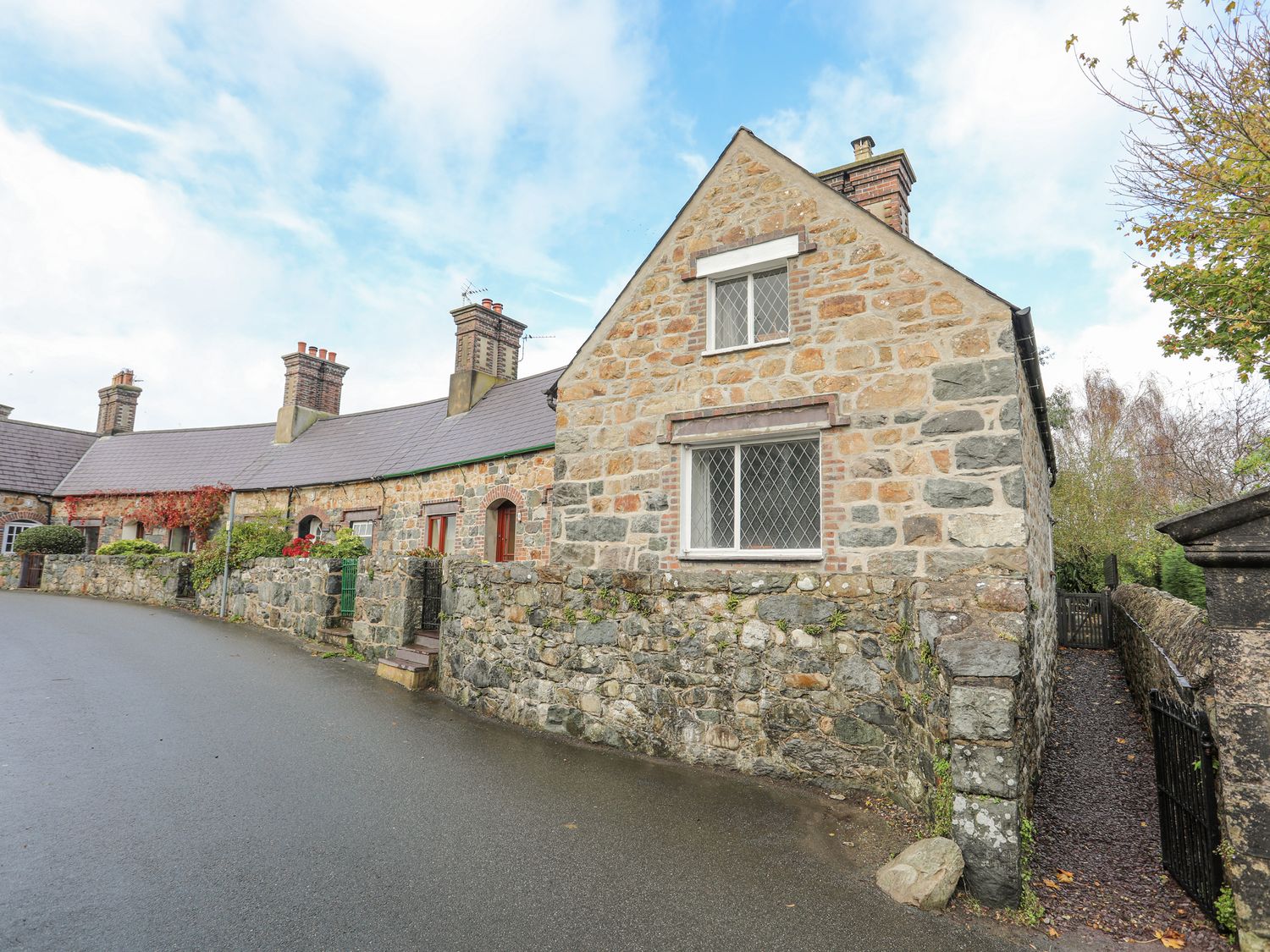 5 The Crescent - North Wales - 1144504 - photo 1