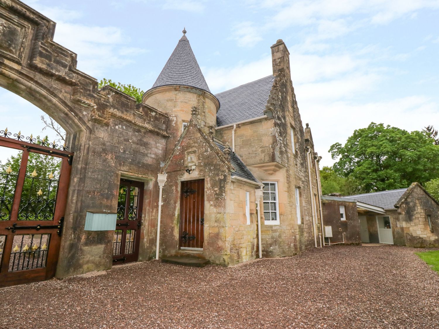 Golden Gates Lodge -  - 1144701 - photo 1