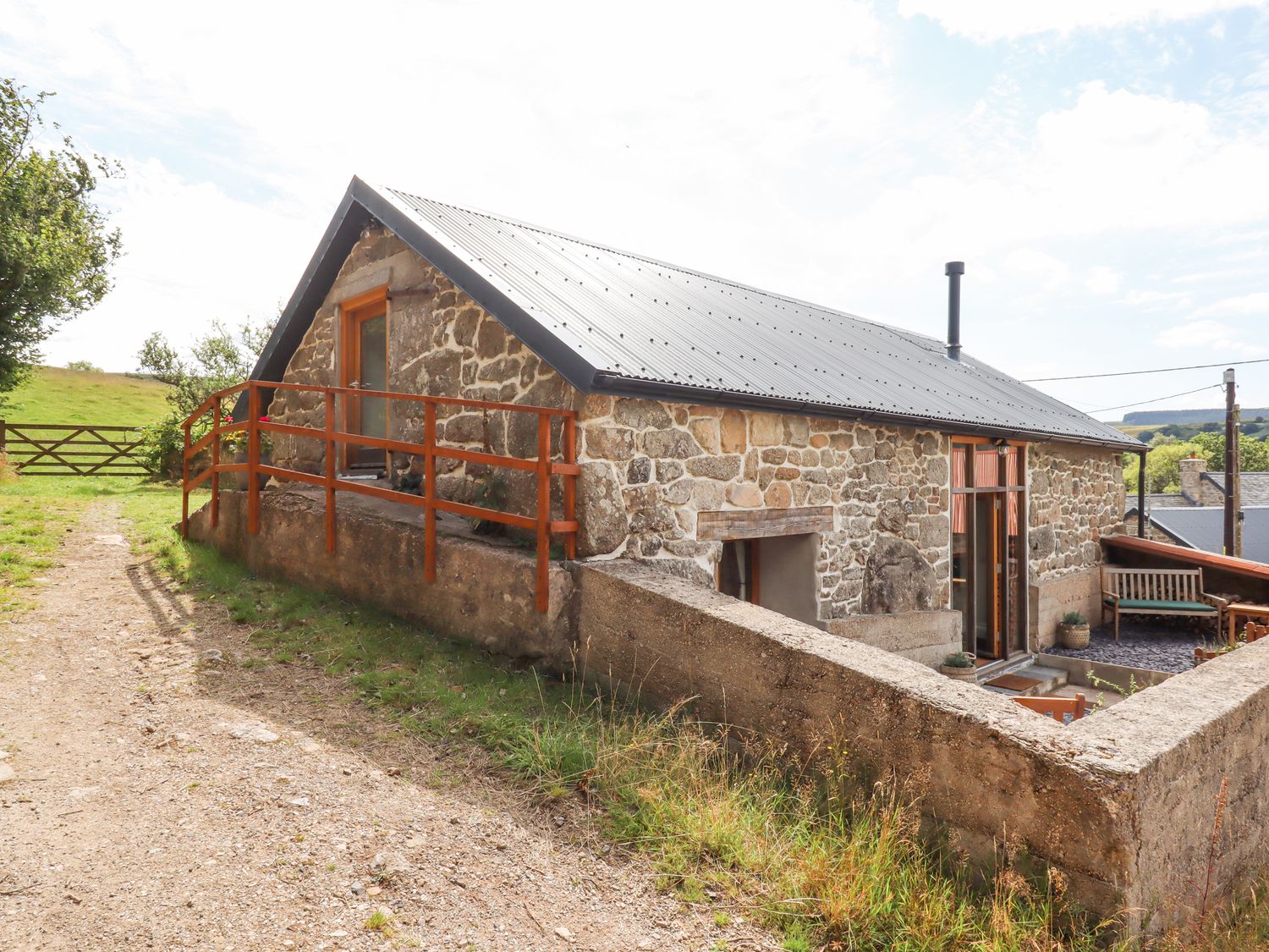 Lingcombe Barn                     photo 2
