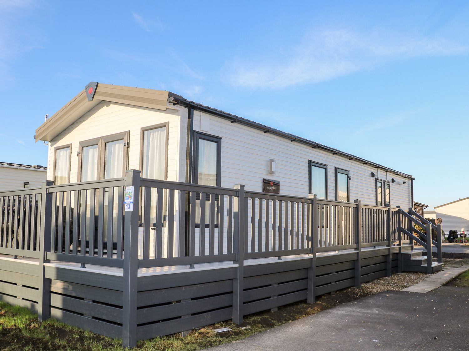 Chichester Lakeside Holiday Park - Kent & Sussex - 1147596 - photo 1