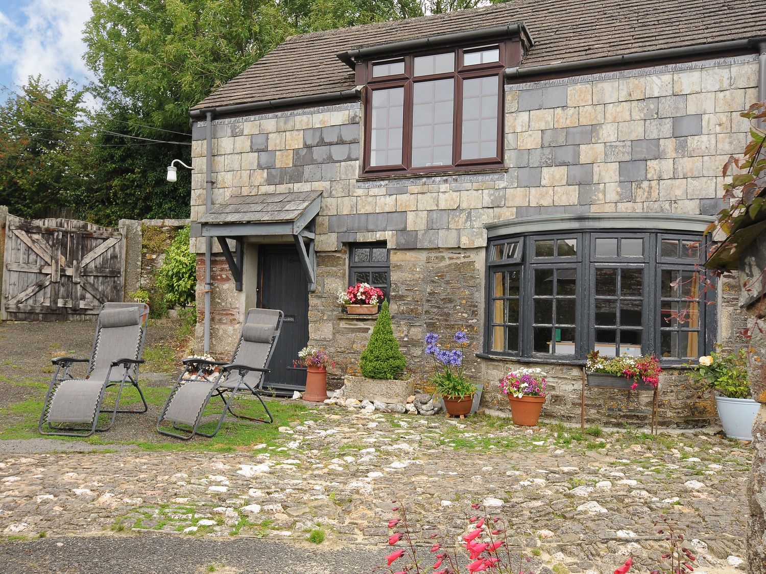 Manor Cottage Barn                     photo 2