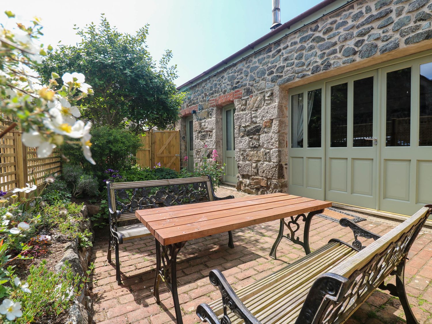 Bert's Barn                     photo 2