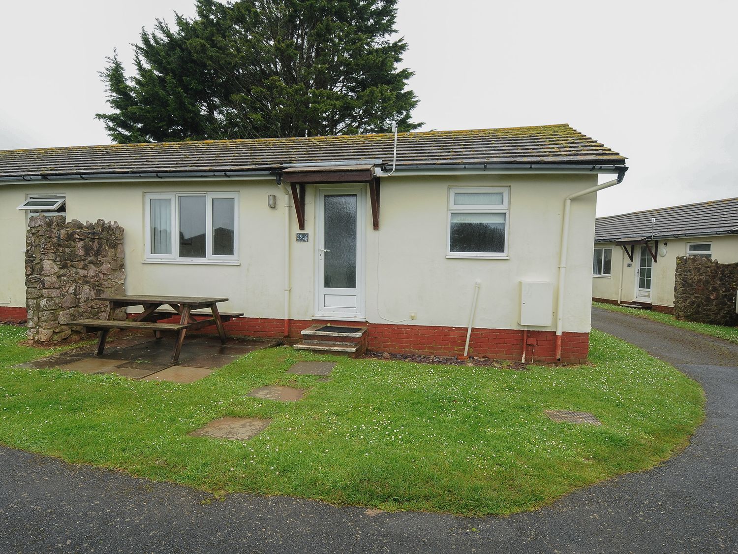 2 Bed Bronze Chalet Plot T029 with PETS - Devon - 1154790 - photo 1