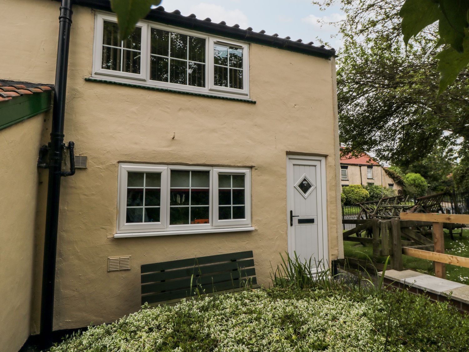 Willow Cottage ( Ref 1156526 ) at Orchard Farm Holiday Cottages Hunmanby near Filey North Yorkshire