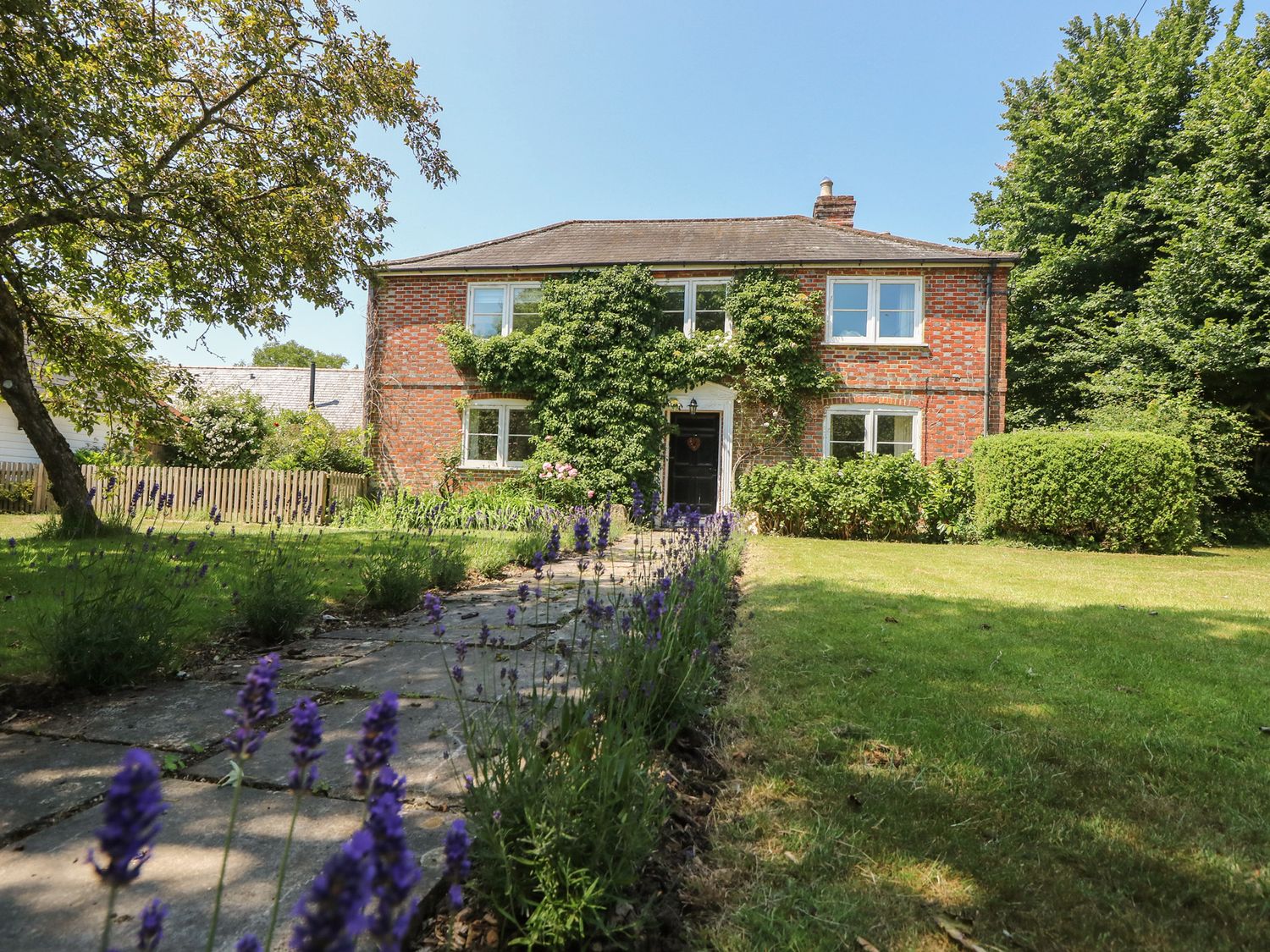 A house with garden and pathway at Guildford Farmhouse in Ryde