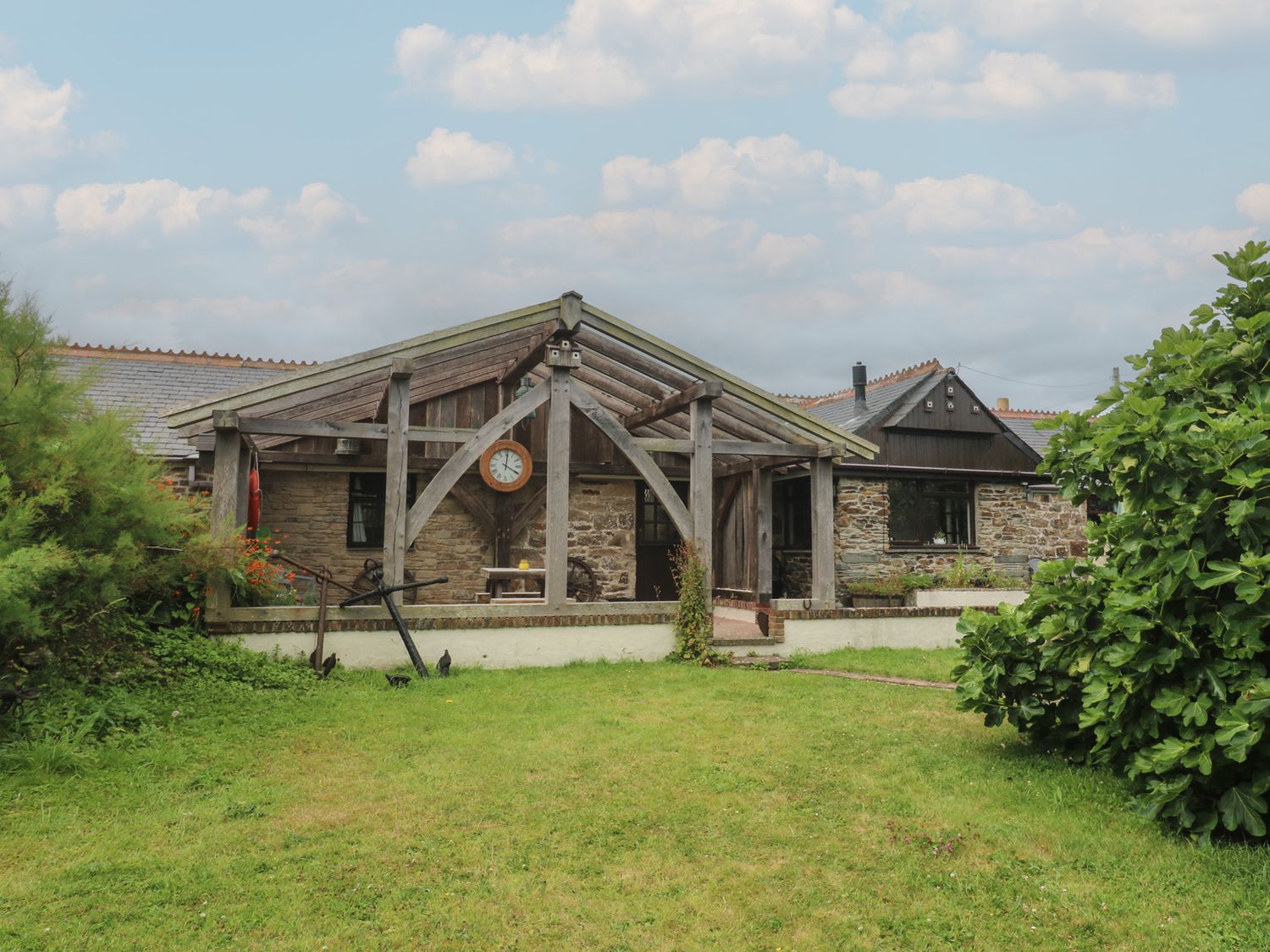 A house with wooden beams and garden at Horseshoe Cottage Near Holywell Bay