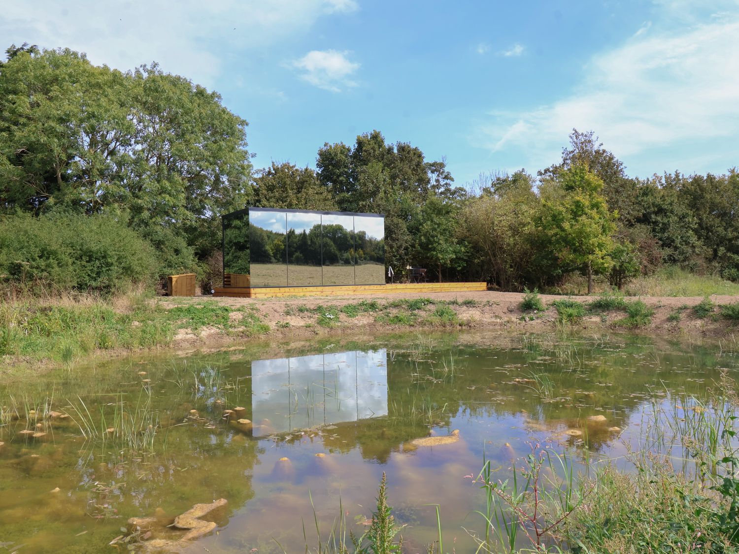 Pound Farm Mirror Houses: Pond ÖÖD - Suffolk & Essex - 1161029 - photo 1