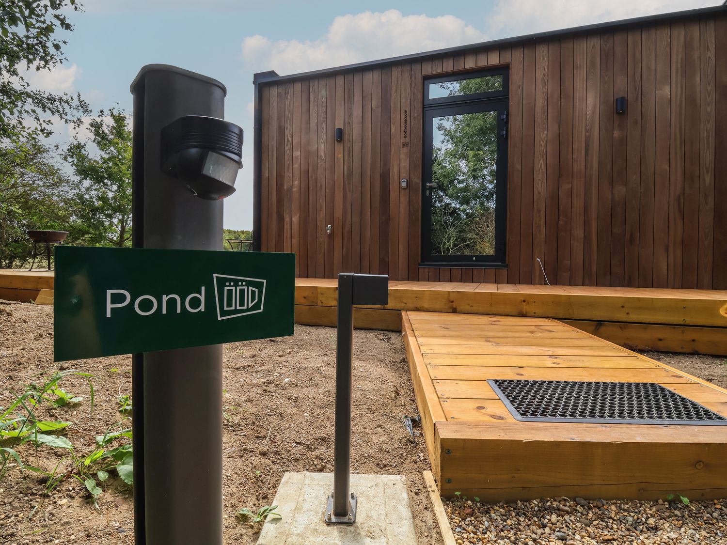 Pound Farm Mirror Houses: Pond ÖÖD                     photo 15