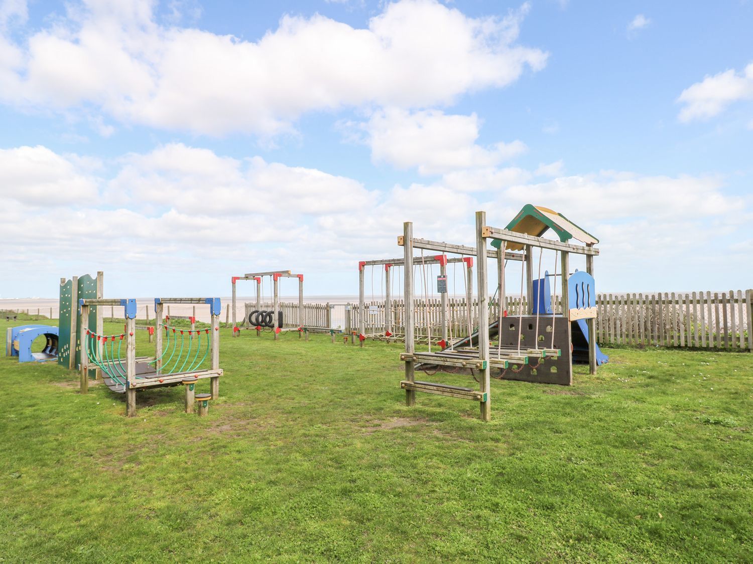 102 Waterside Park                     photo 24