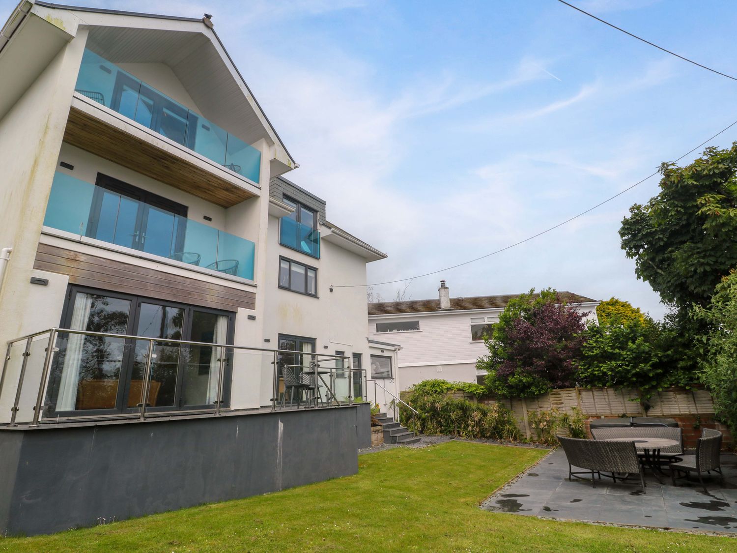 A house with balconies and a garden at Miramar in St. Ives