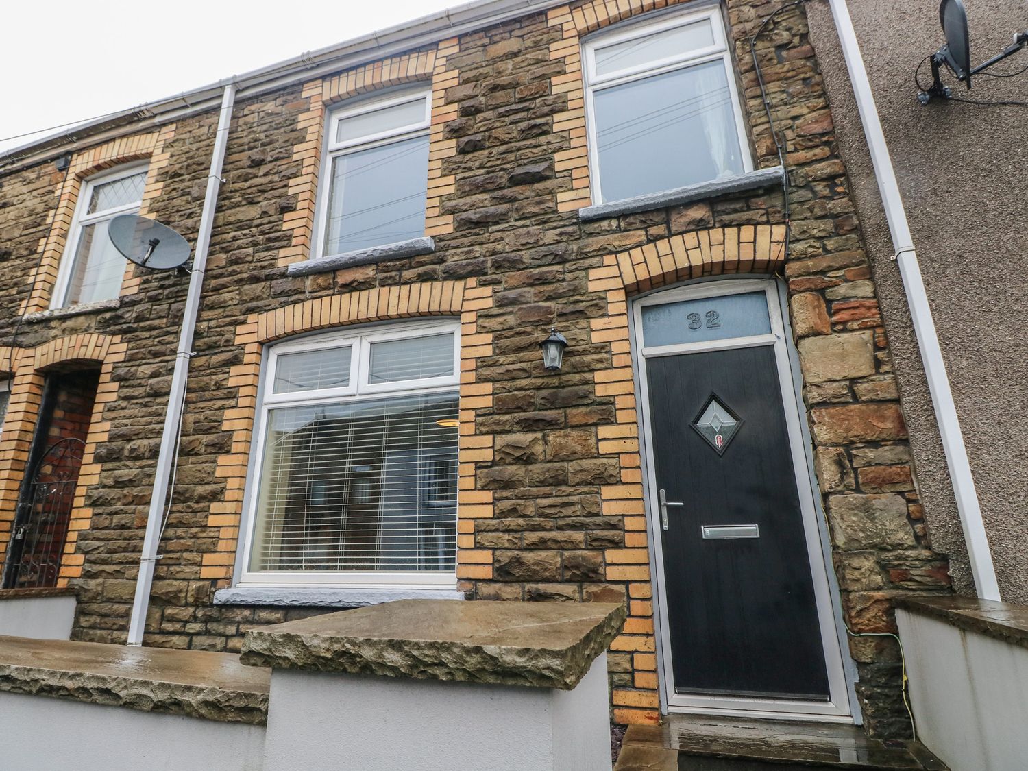 32 Bridgend Road - South Wales - 1163775 - photo 1