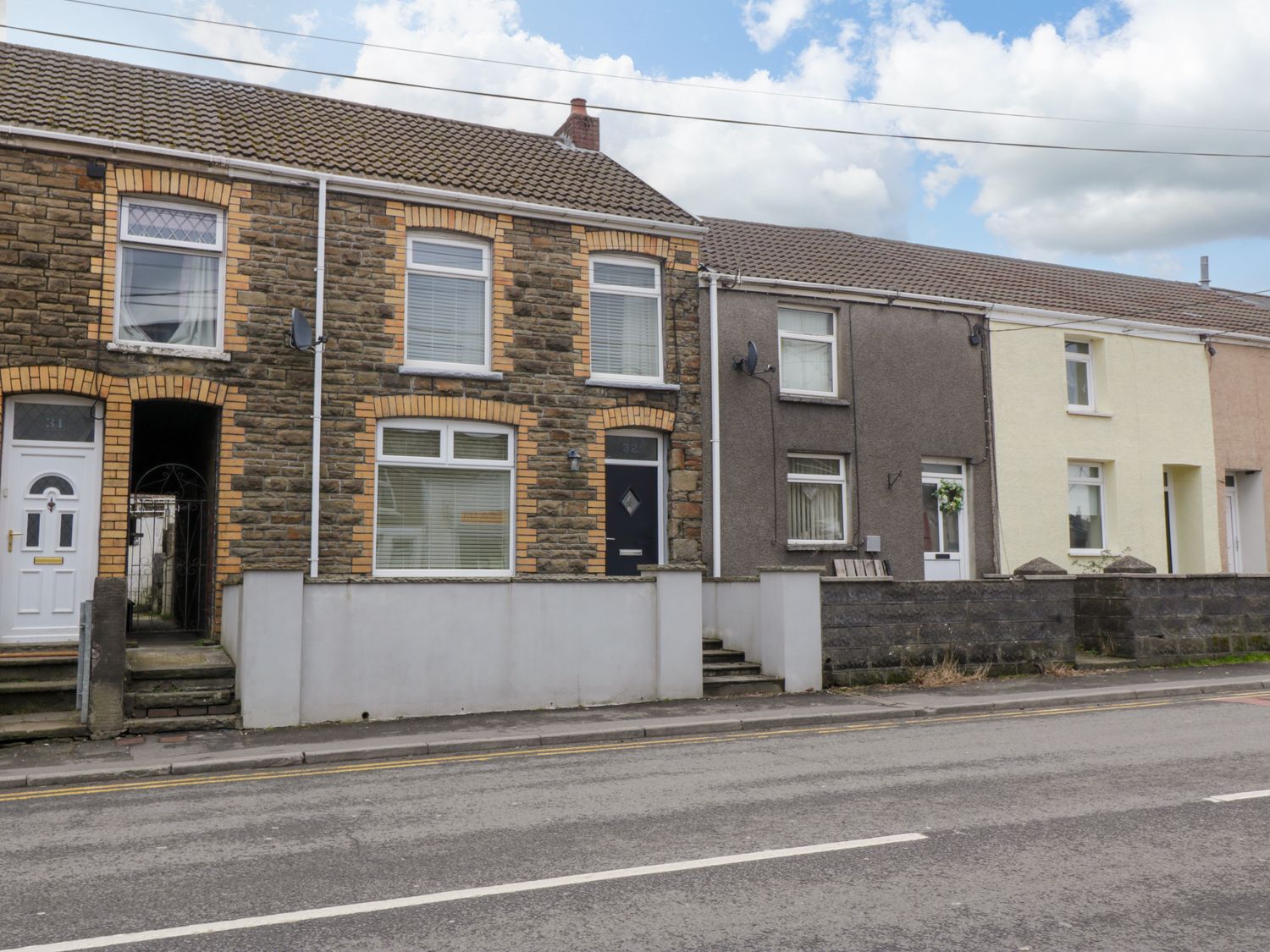 32 Bridgend Road - South Wales - 1163775 - photo 1