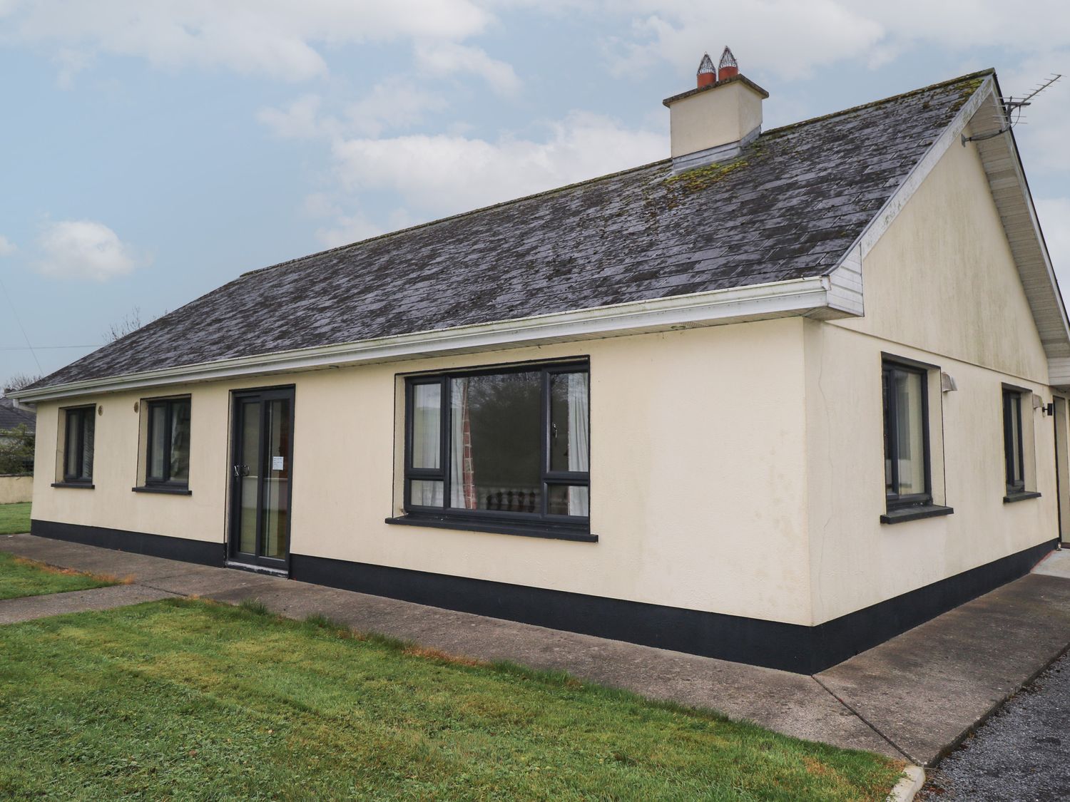 Country Bungalow - County Sligo - 1164030 - photo 1